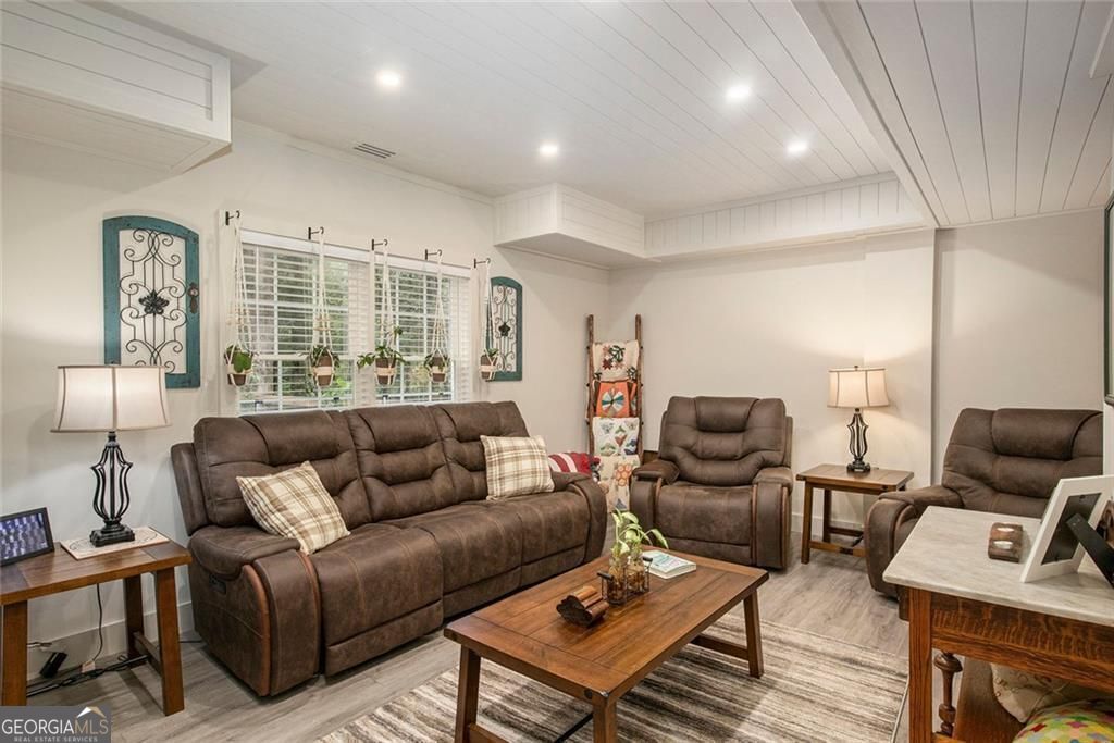 Flowery Branch, Georgia, 30542, United States, 5 Bedrooms Bedrooms, ,4 BathroomsBathrooms,Residential,For Sale,1914640