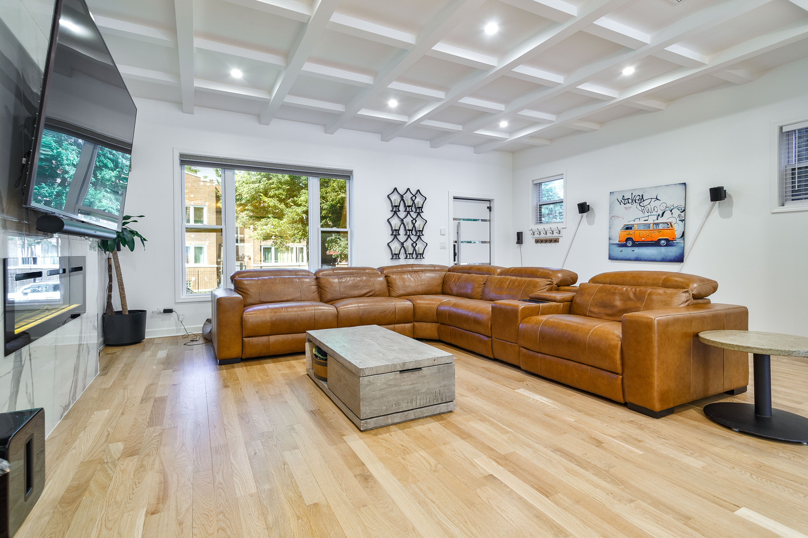 Chicago, Illinois, 60651, United States, 5 Bedrooms Bedrooms, ,6 BathroomsBathrooms,Residential,For Sale,1988146