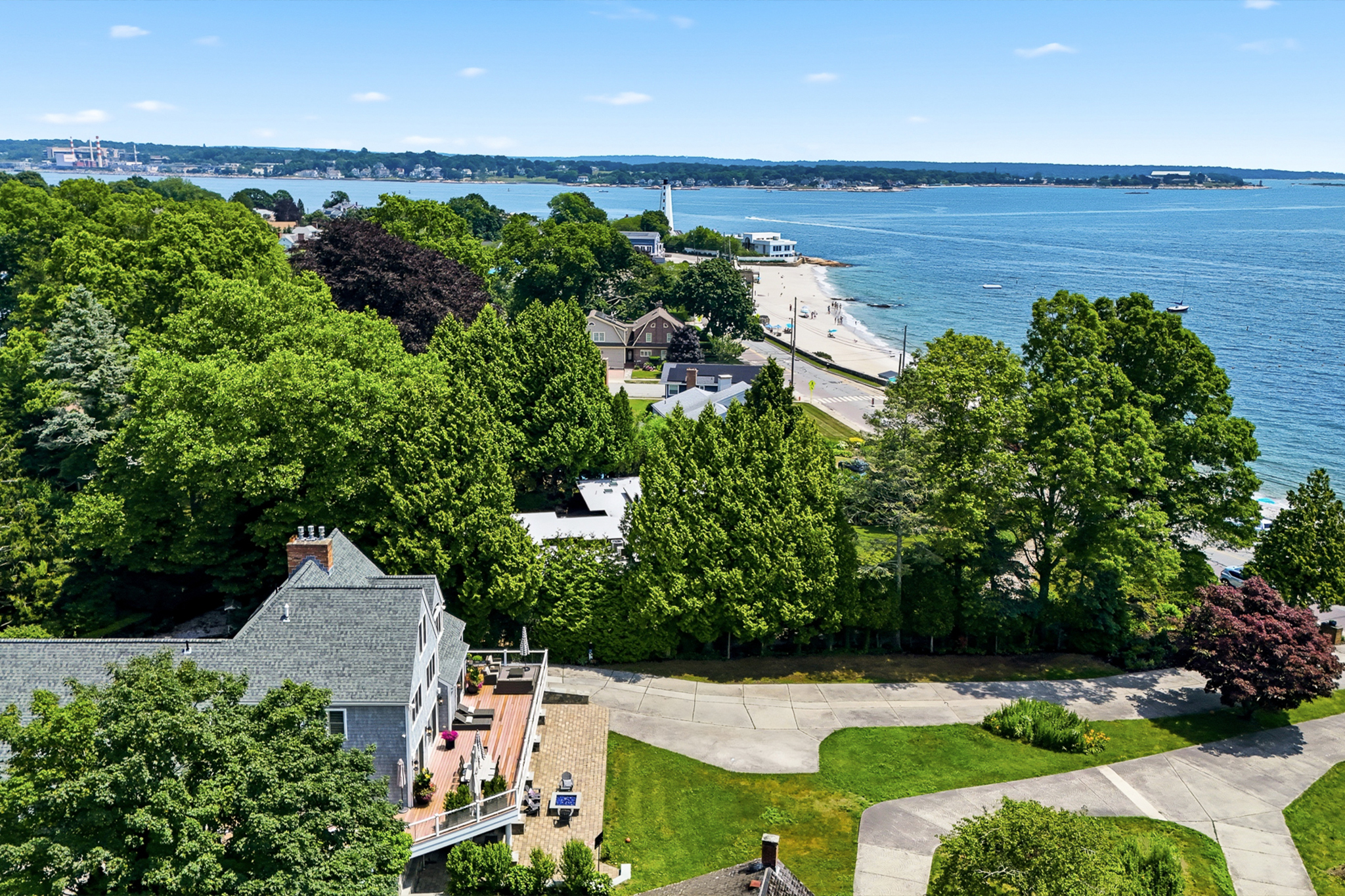  Experience sophisticated waterfront living along the shoreline. - 物件實景