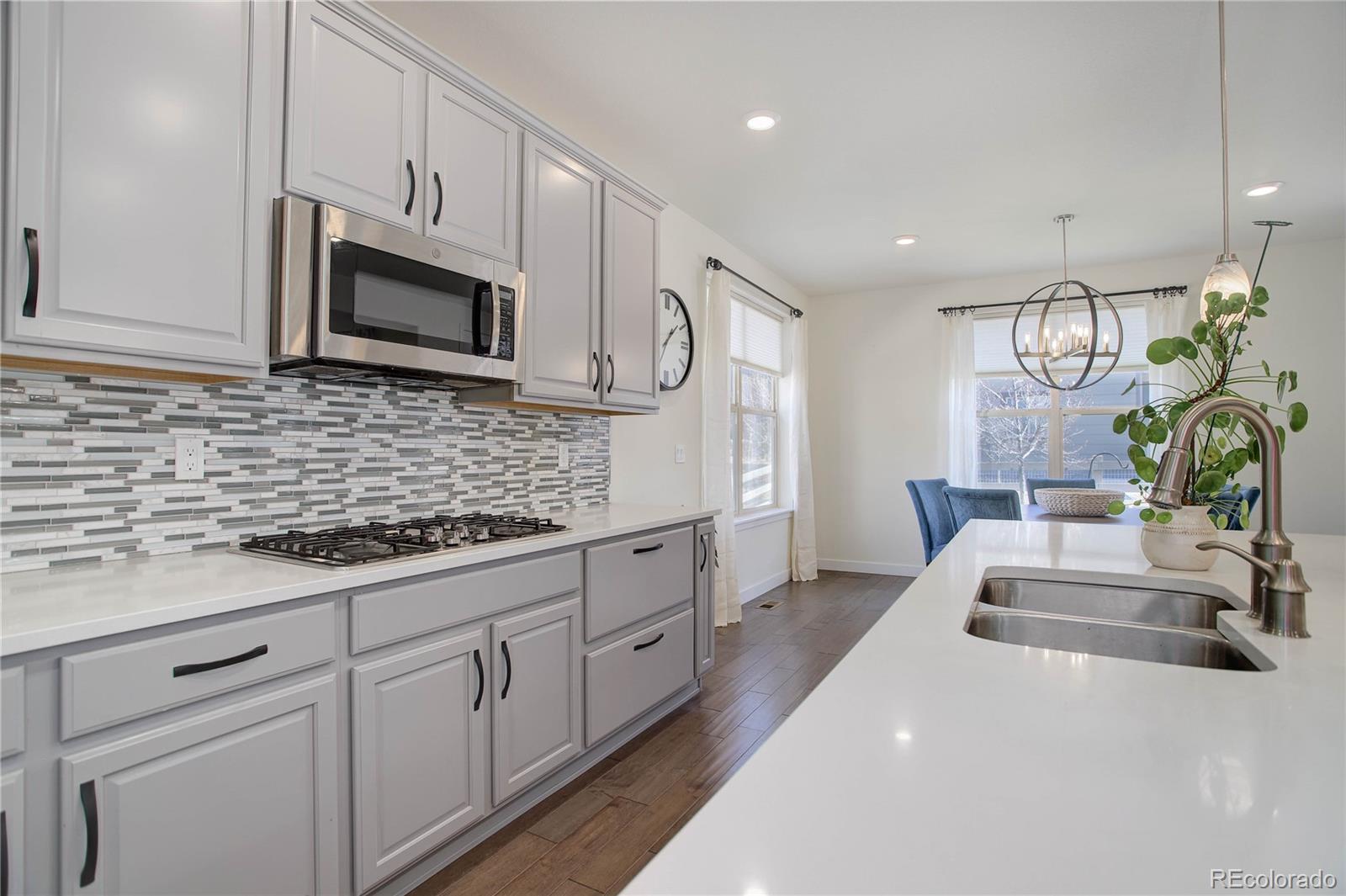 Littleton, Colorado, 80125, United States, 4 Bedrooms Bedrooms, ,3 BathroomsBathrooms,Residential,For Sale,1735899