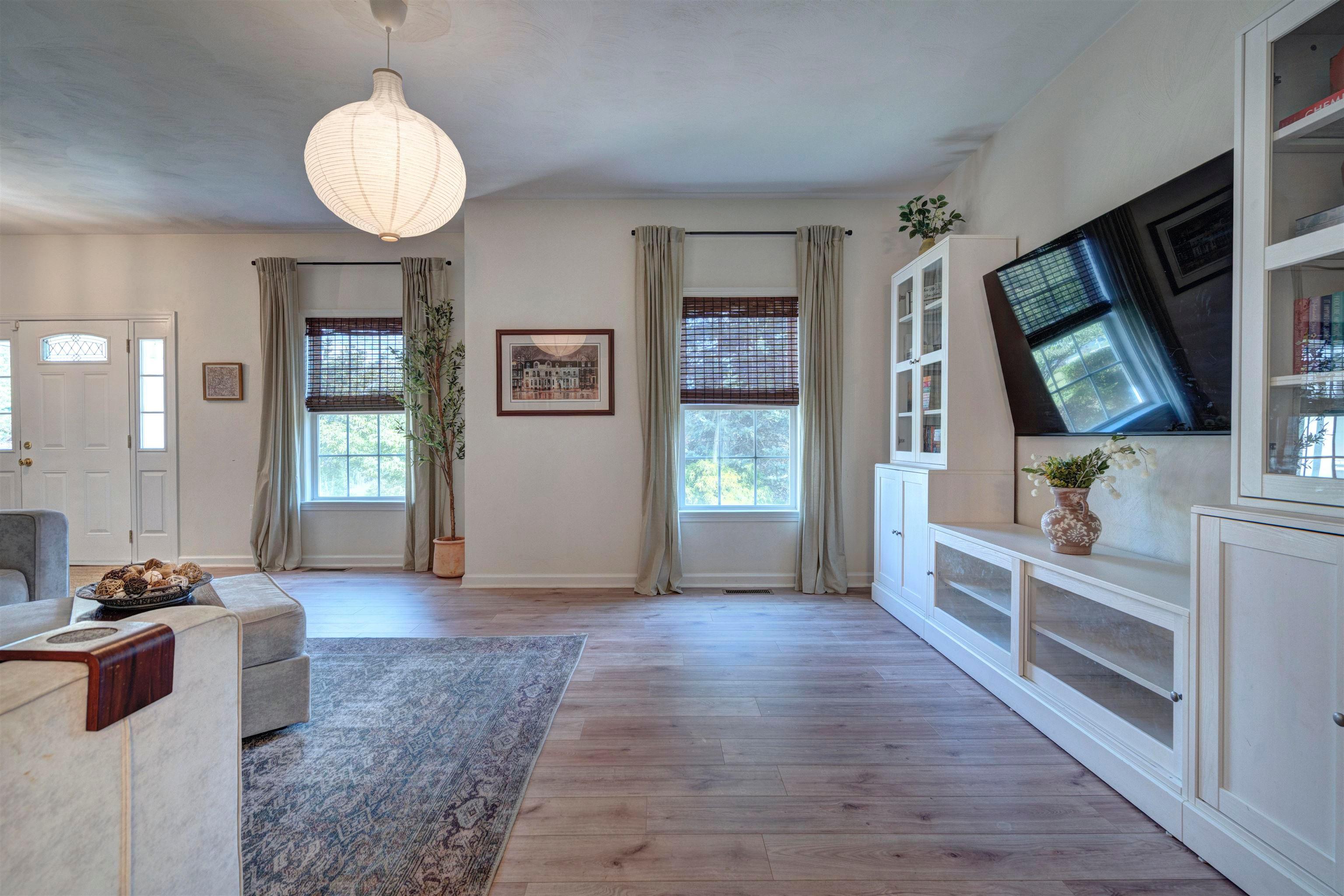 Christiansburg, Virginia, 24073, United States, 4 Bedrooms Bedrooms, ,4 BathroomsBathrooms,Residential,For Sale,1940345