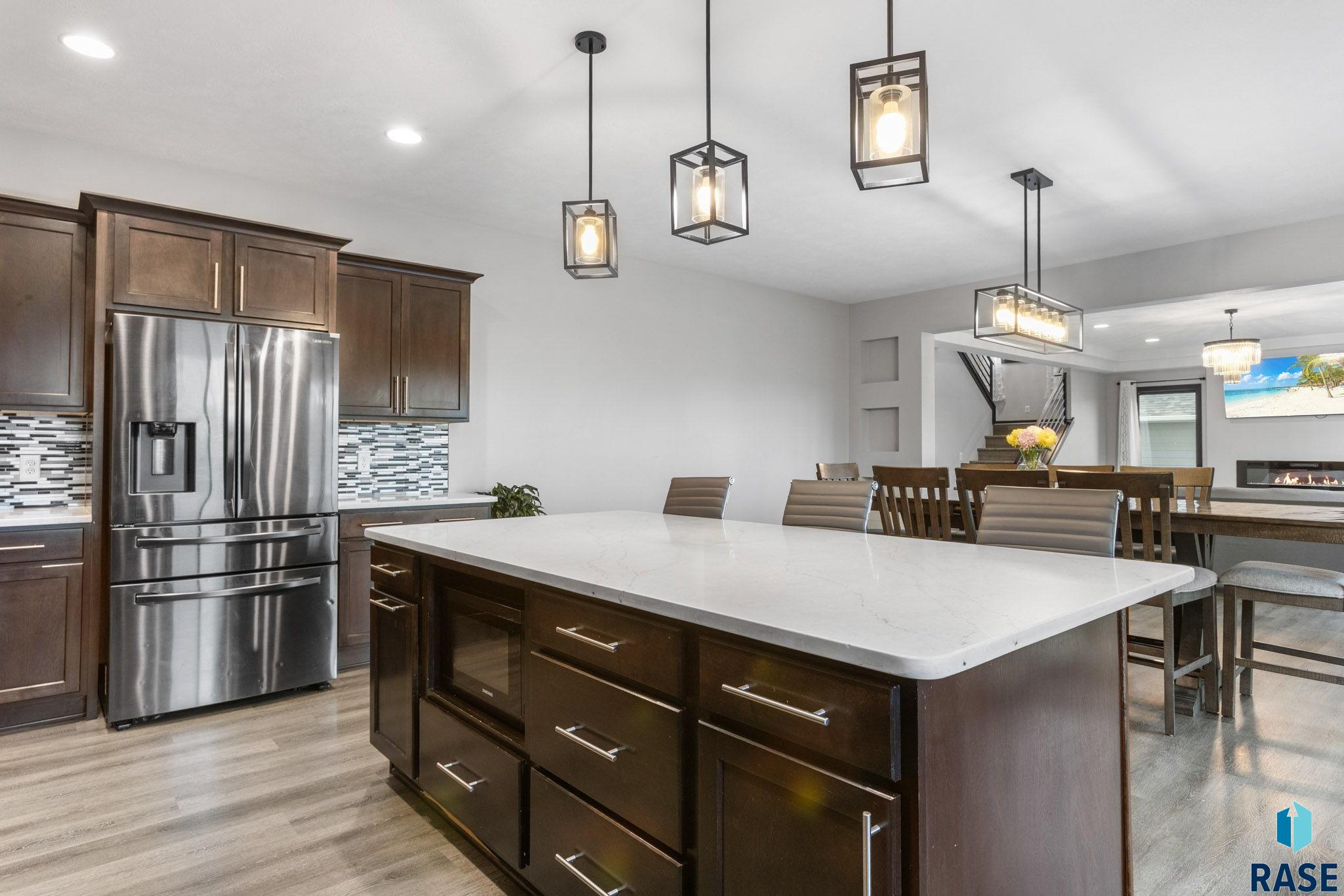 Sioux Falls, South Dakota, 57103, United States, 6 Bedrooms Bedrooms, ,4 BathroomsBathrooms,Residential,For Sale,1898339