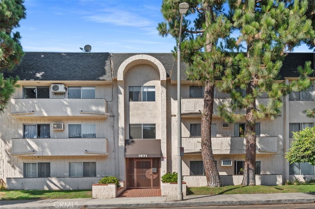 Los Angeles, California, 90025, United States, 2 Bedrooms Bedrooms, ,2 BathroomsBathrooms,Residential,For Sale,1912181