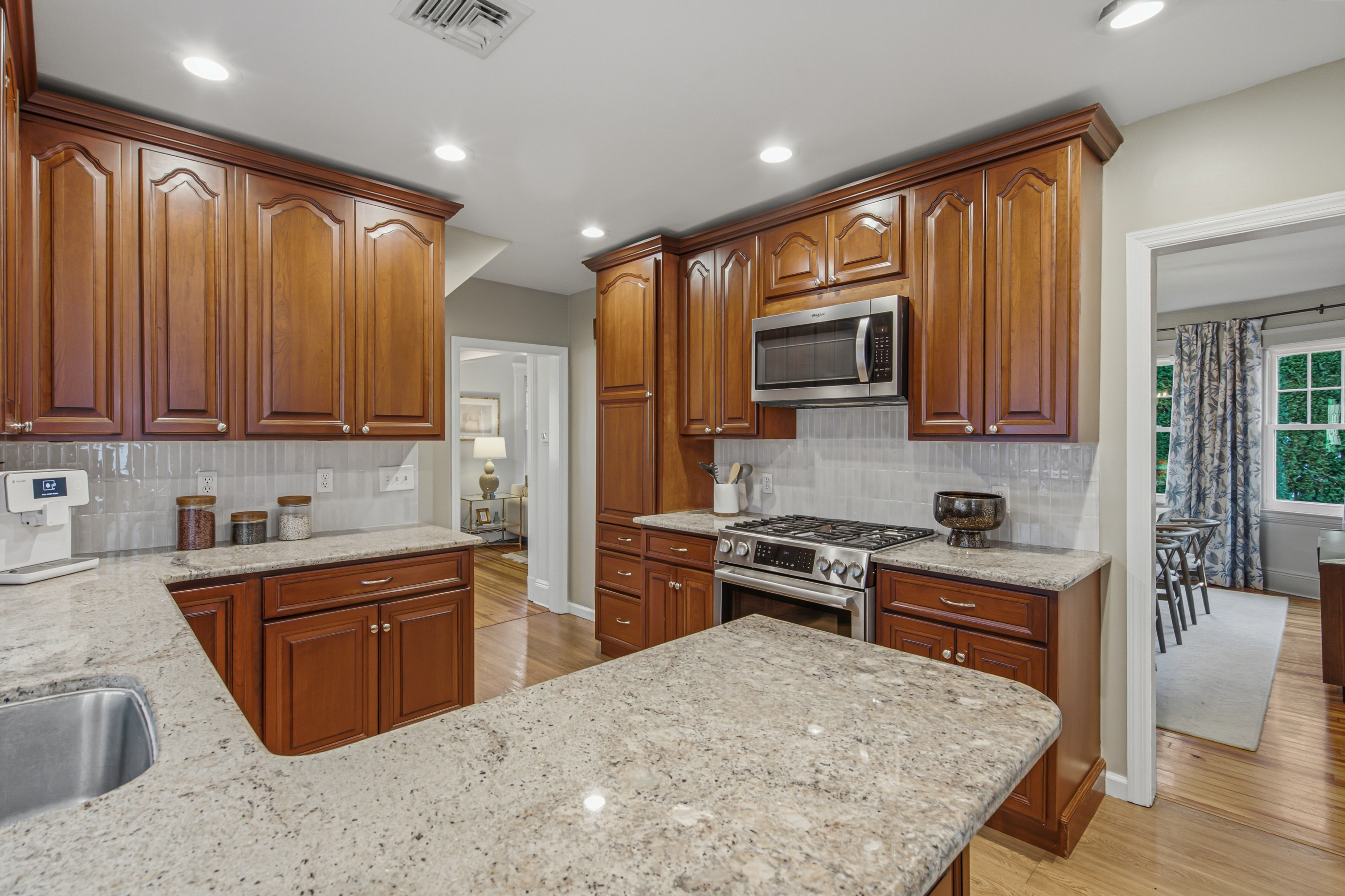  92 Webster Avenue, Port Washington, NY 11050 - 物件實景