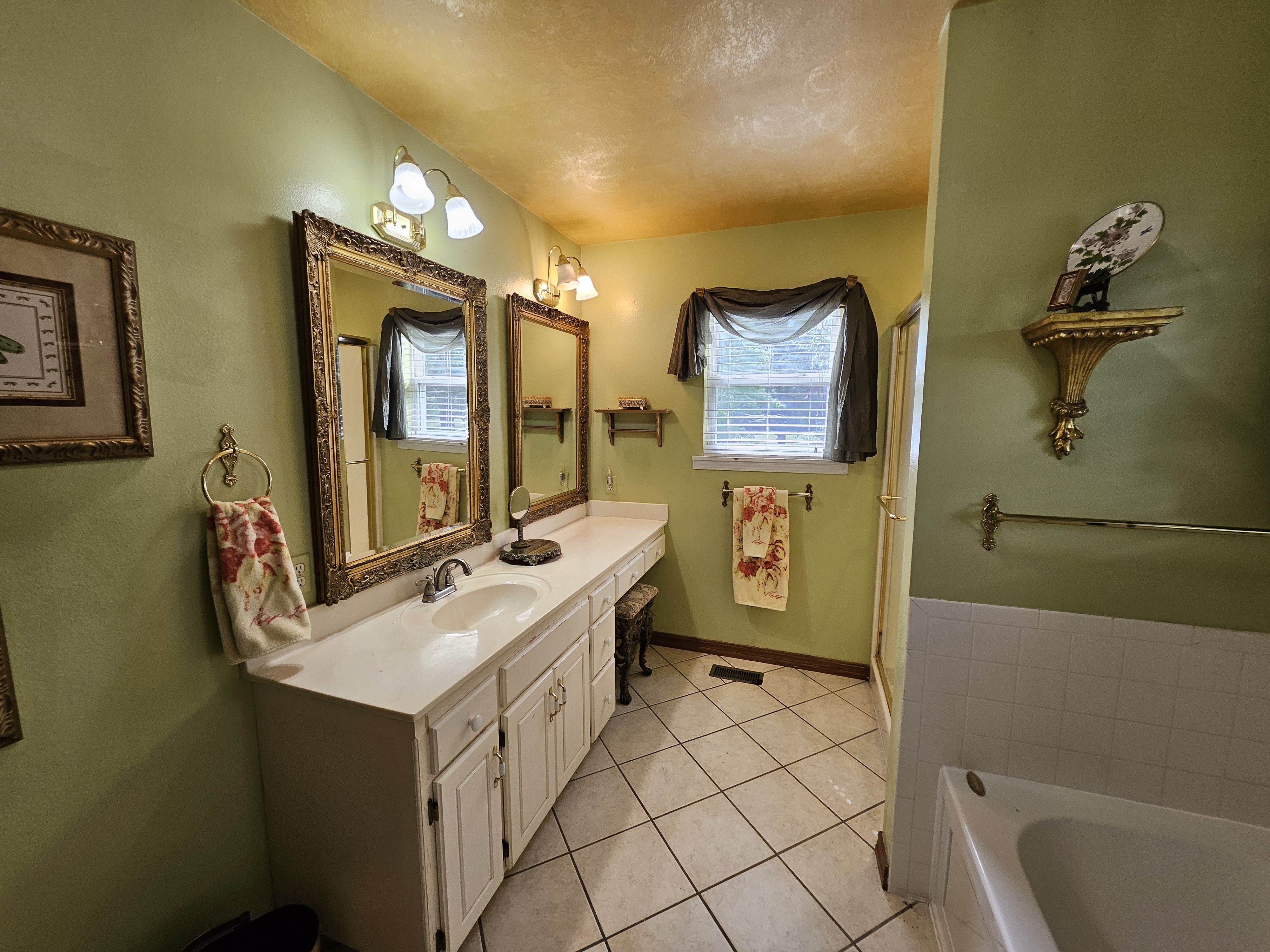 Pierce City, Missouri, 65723, United States, 5 Bedrooms Bedrooms, ,3 BathroomsBathrooms,Residential,For Sale,1975319