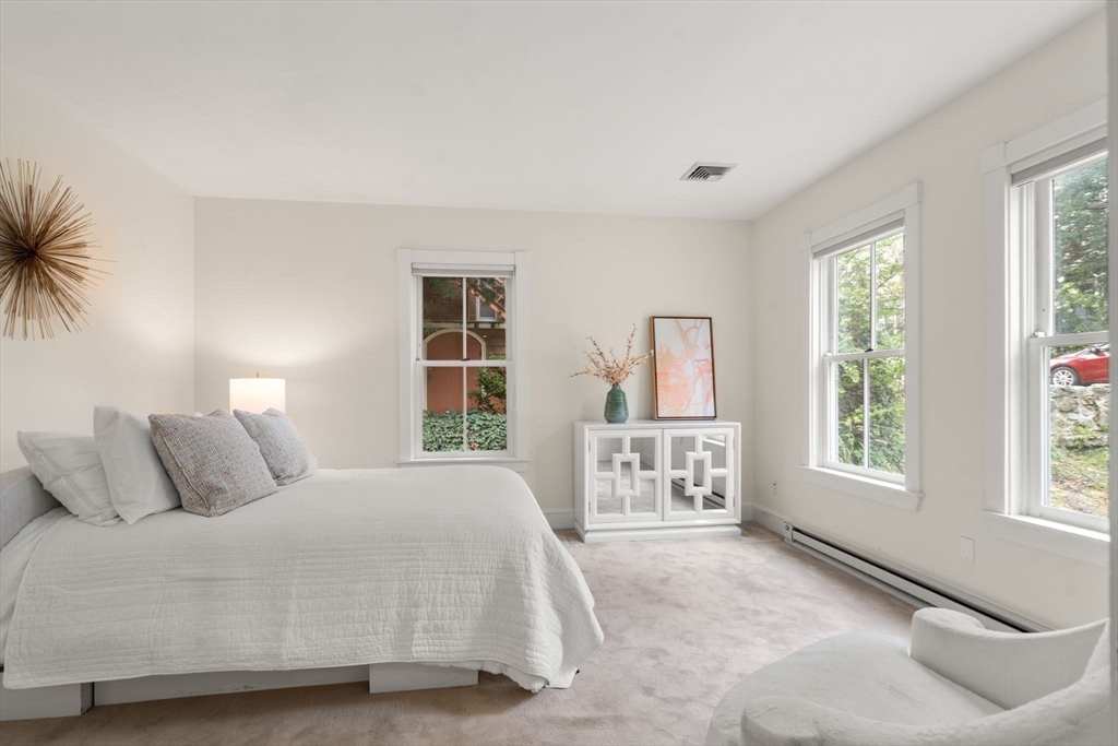 Brookline, Massachusetts, 02445, United States, 2 Bedrooms Bedrooms, ,2 BathroomsBathrooms,Residential,For Sale,1849691