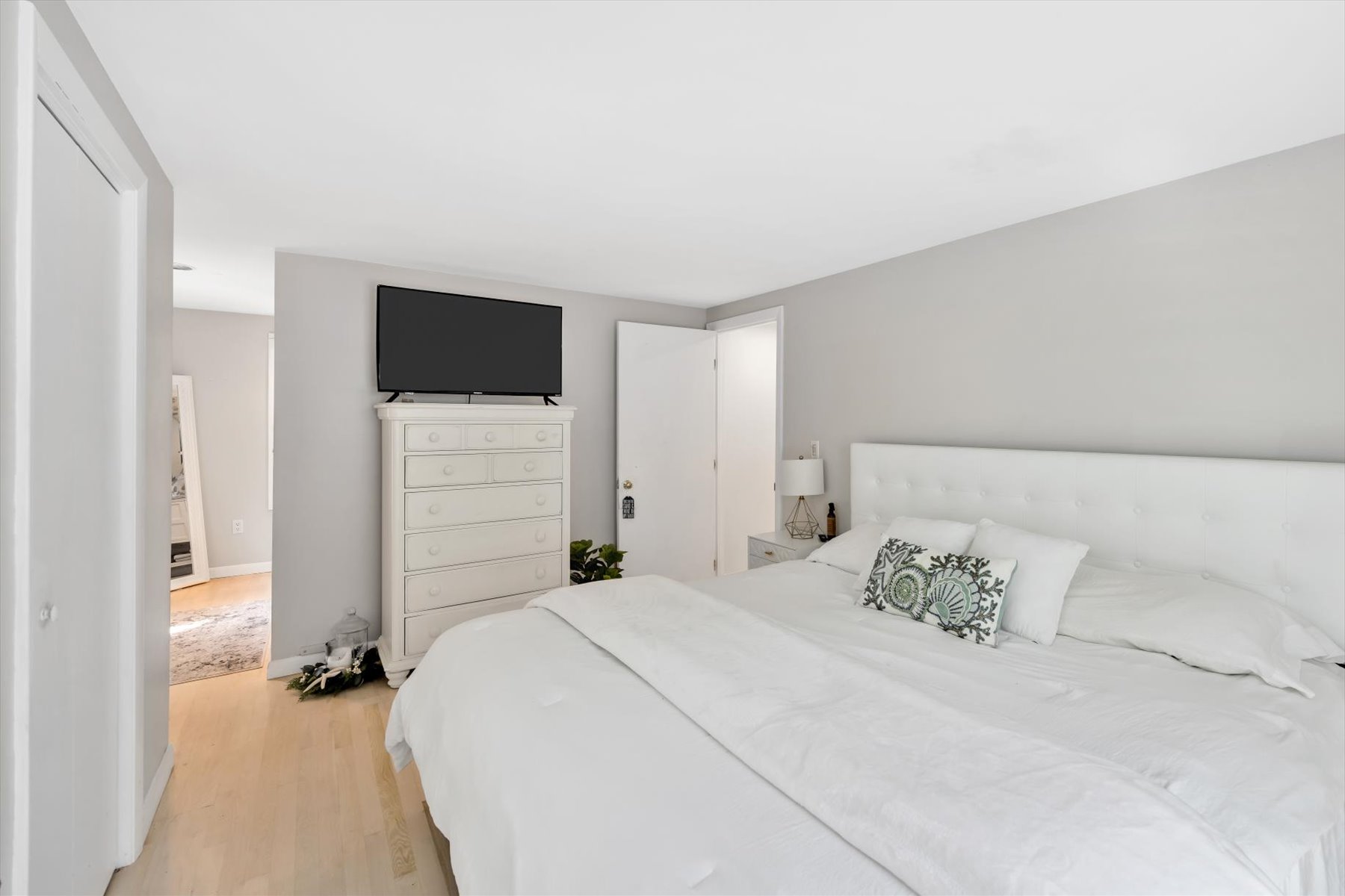  Beautifully Remodeled Cape Style Home - 物件實景