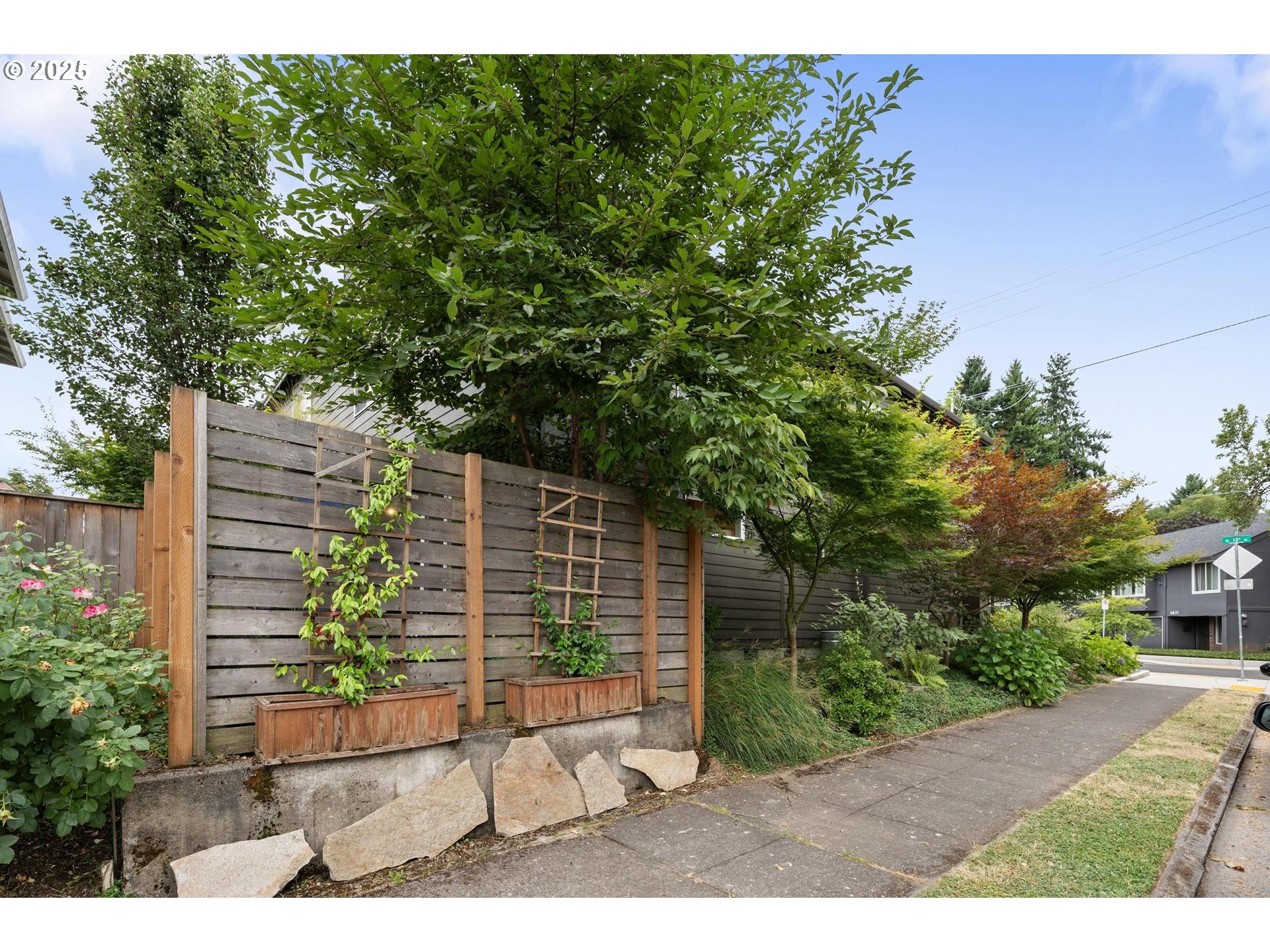 Portland, Oregon, 97211, United States, 3 Bedrooms Bedrooms, ,2 BathroomsBathrooms,Residential,For Sale,1926283