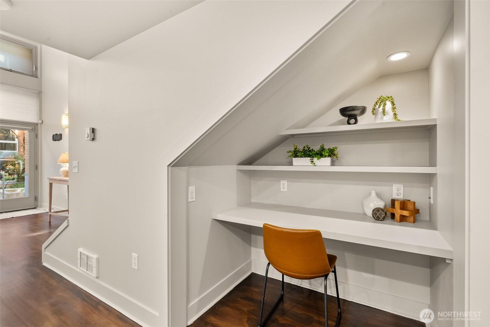 SEATTLE, Washington, 98102, United States, 1 Bedroom Bedrooms, ,2 BathroomsBathrooms,Residential,For Sale,1752958