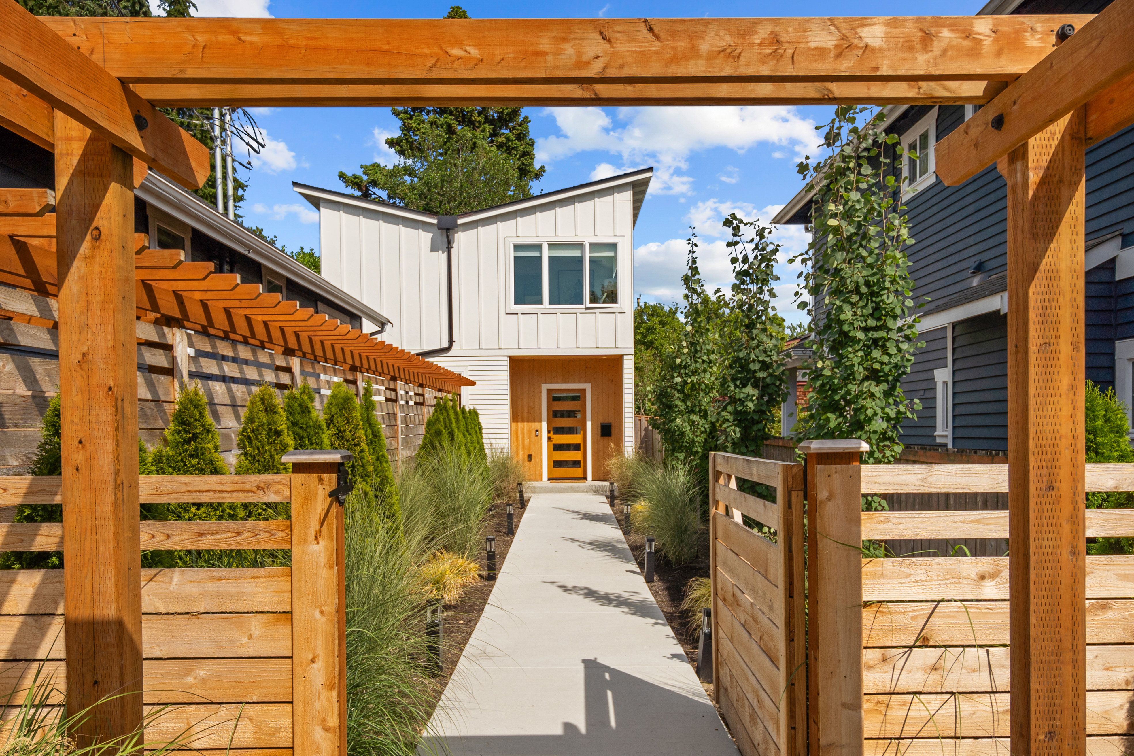 7312 18th Ave NW, Seattle, WA 98117 