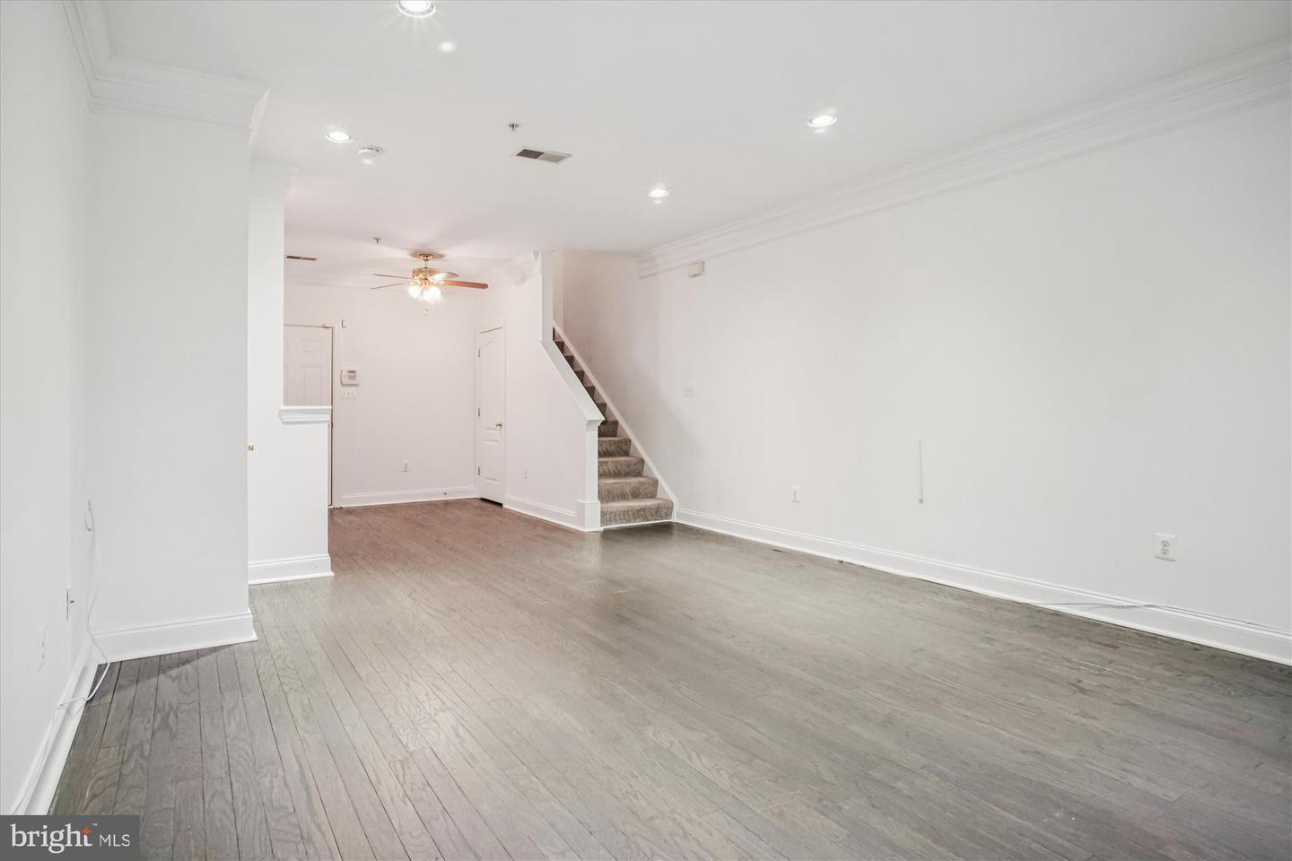 Falls Church, Virginia, 22042, United States, 3 Bedrooms Bedrooms, ,2 BathroomsBathrooms,Residential,For Sale,2001644