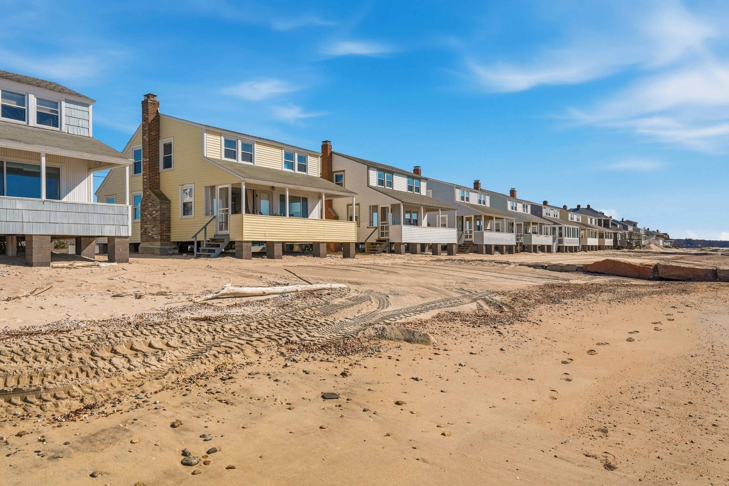  Charming Direct Waterfront Beach Cottage at Hawk