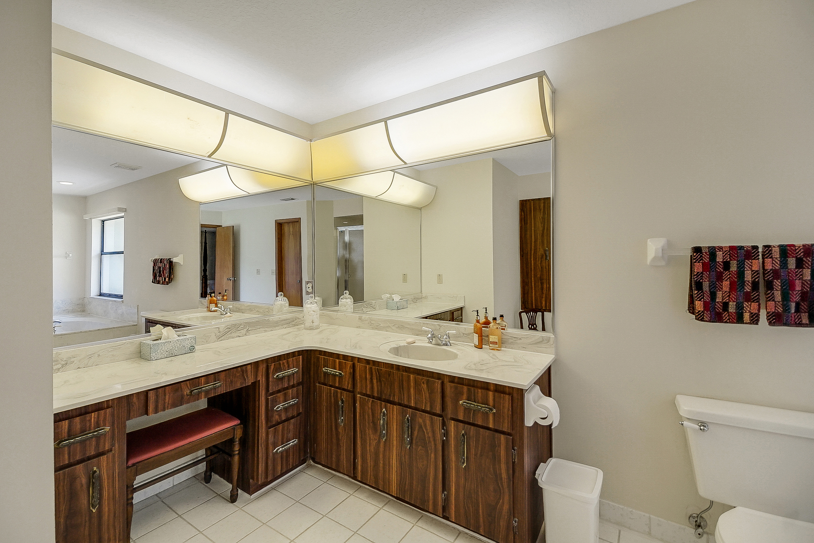 Lady Lake, Florida, 32159, United States, 4 Bedrooms Bedrooms, ,2 BathroomsBathrooms,Residential,For Sale,1873535