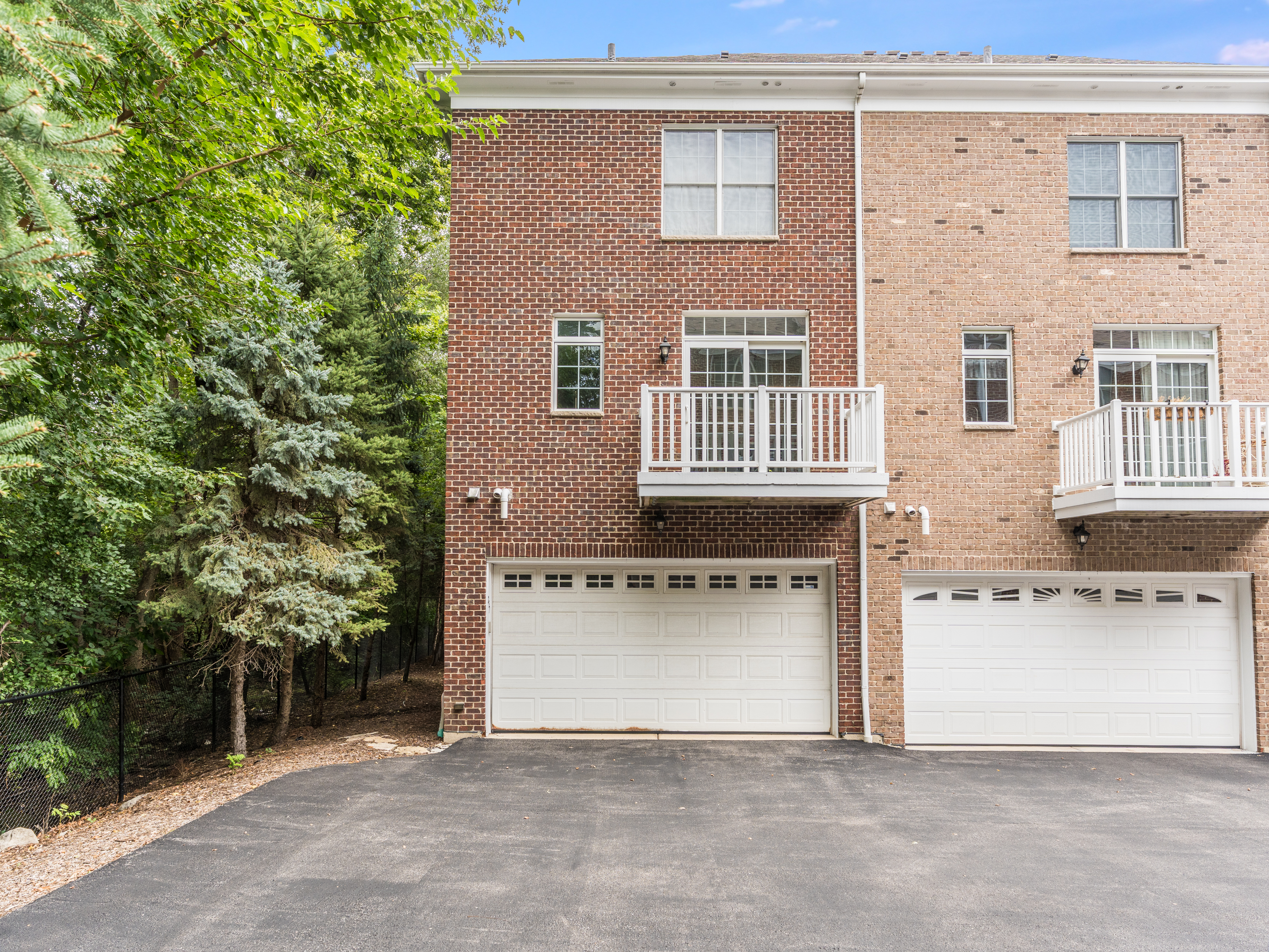  Highly Desirable Naperville Station End Unit - 物件實景
