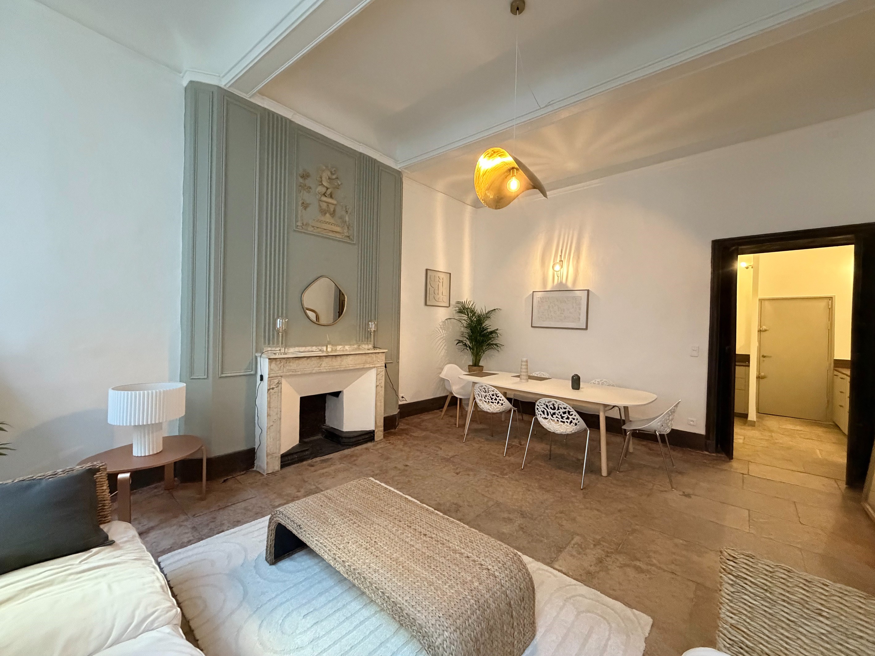  Superb renovation for this charming one-bedroom apartment... - 物件實景