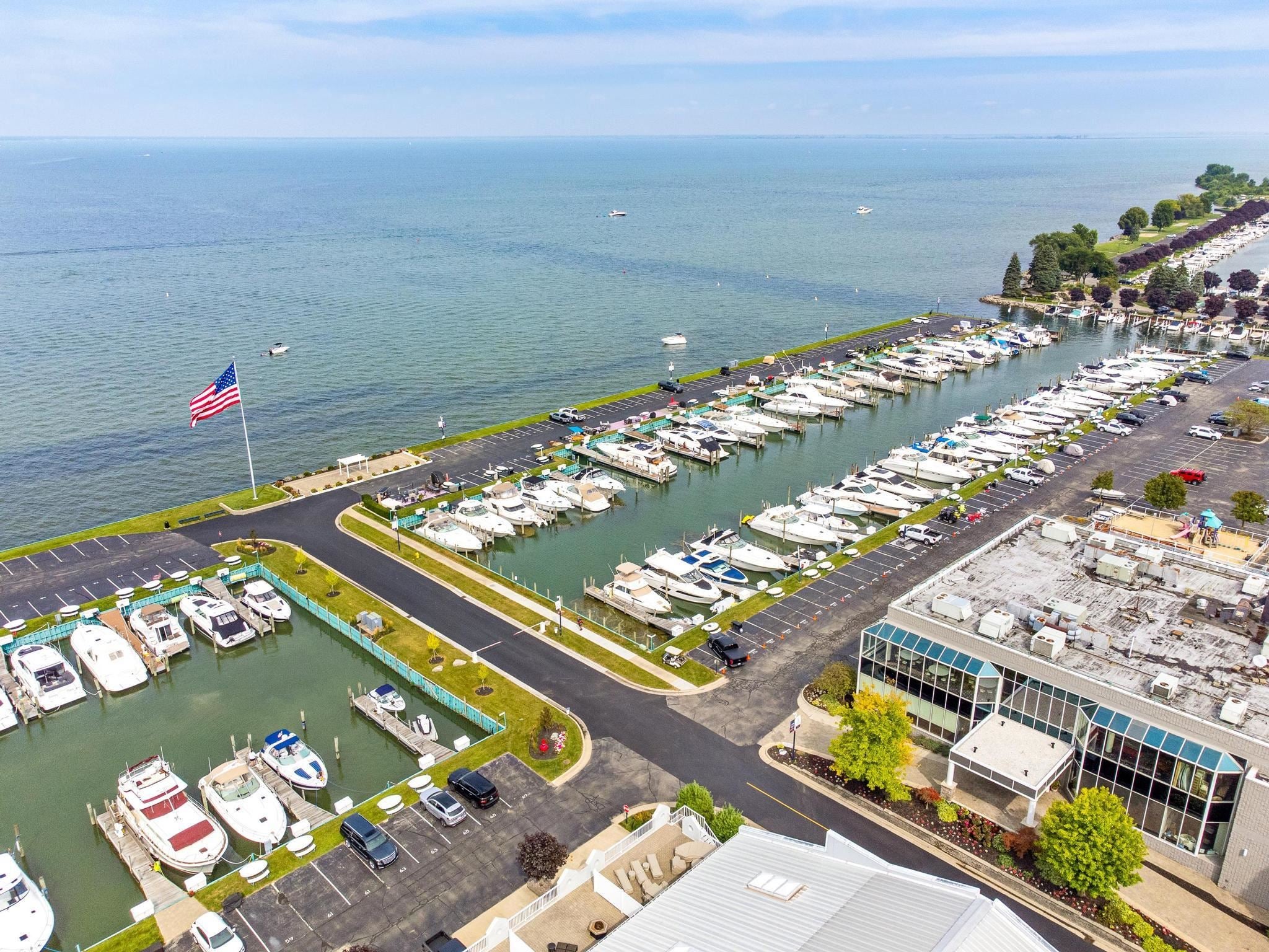 Harrison Twp, Michigan, 48045, United States, 2 Bedrooms Bedrooms, ,3 BathroomsBathrooms,Residential,For Sale,1979598