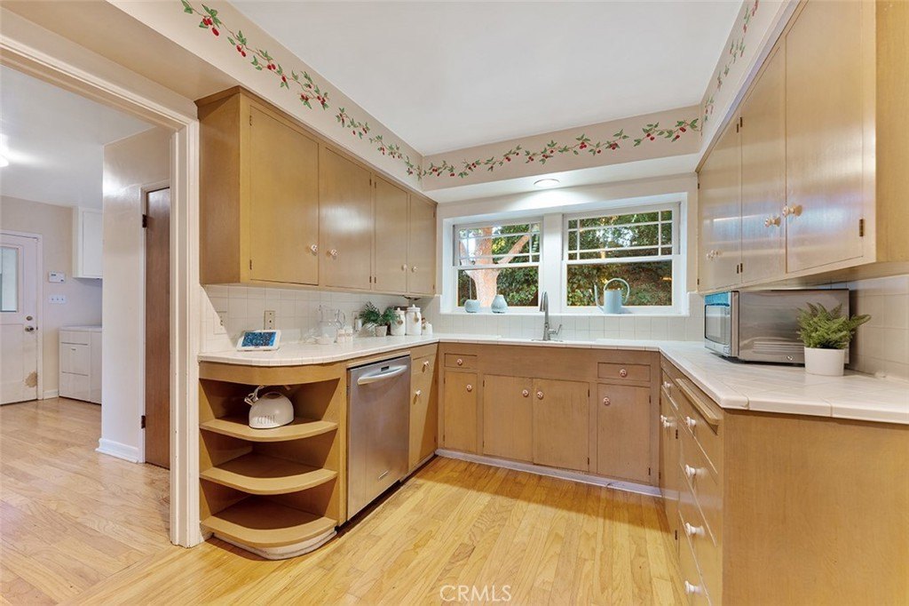 Riverside, California, 92506, United States, 4 Bedrooms Bedrooms, ,3 BathroomsBathrooms,Residential,For Sale,1973908