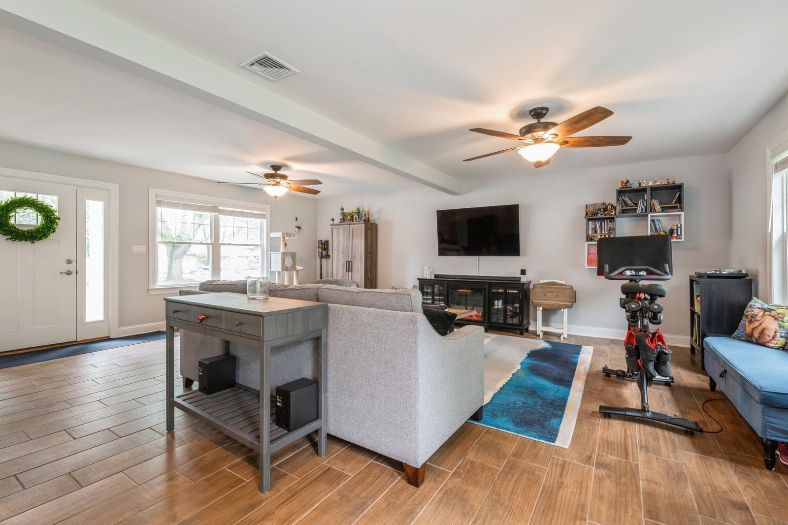 Nesconset, New York, 11767, United States, 3 Bedrooms Bedrooms, ,3 BathroomsBathrooms,Residential,For Sale,1837640
