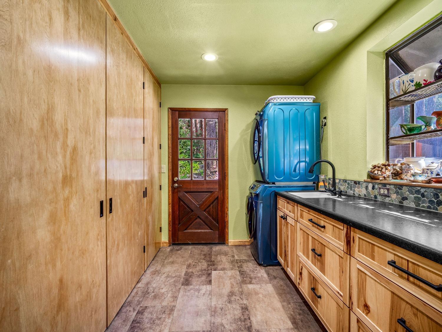Nevada City, California, 95959, United States, 3 Bedrooms Bedrooms, ,3 BathroomsBathrooms,Residential,For Sale,1945021