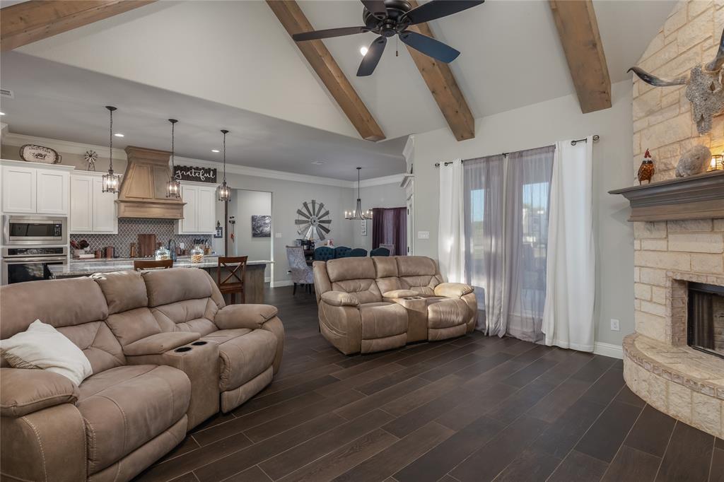 Springtown, Texas, 76082, United States, 4 Bedrooms Bedrooms, ,2 BathroomsBathrooms,Residential,For Sale,1980102