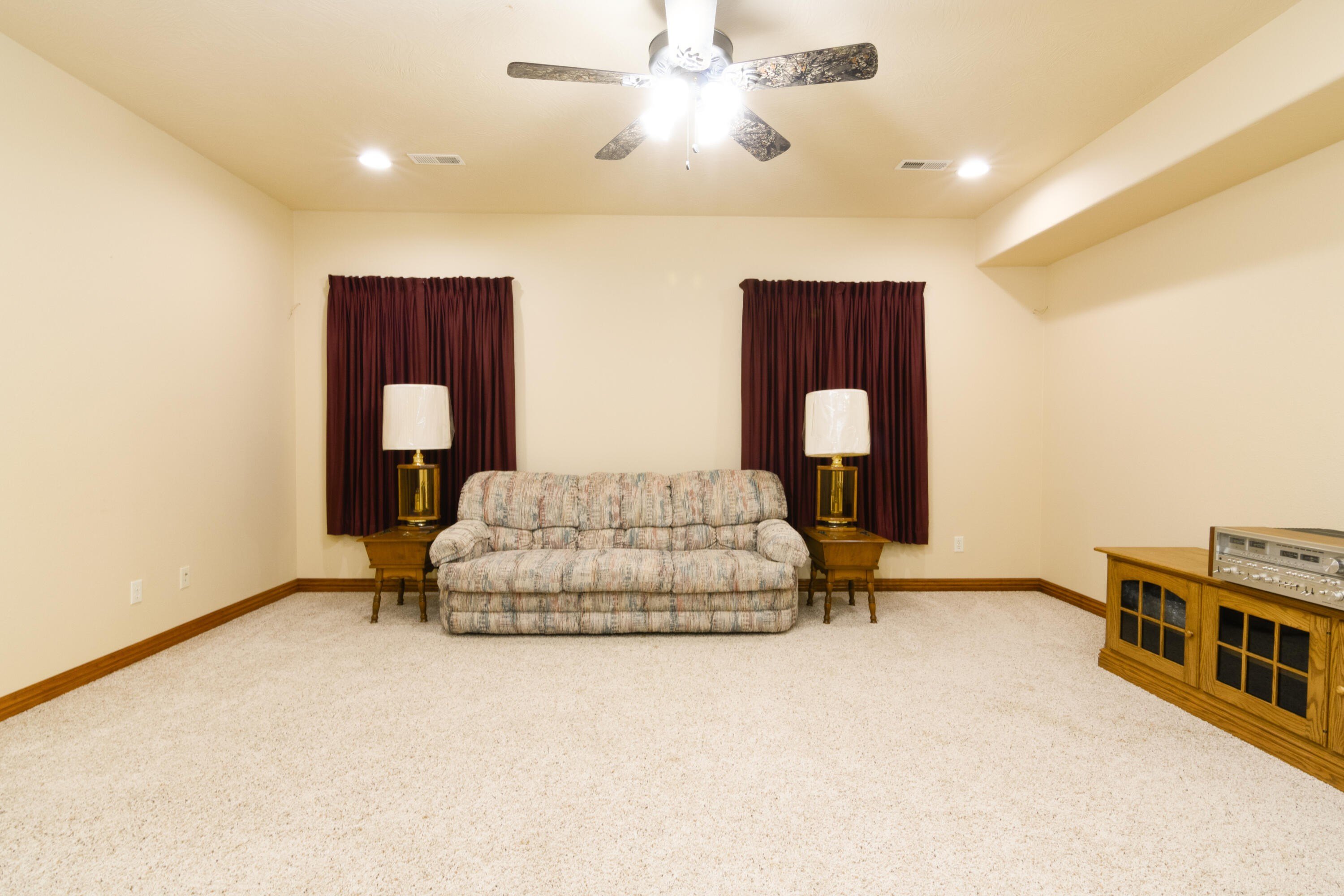 Walnut Shade, Missouri, 65771, United States, 6 Bedrooms Bedrooms, ,5 BathroomsBathrooms,Residential,For Sale,1975828