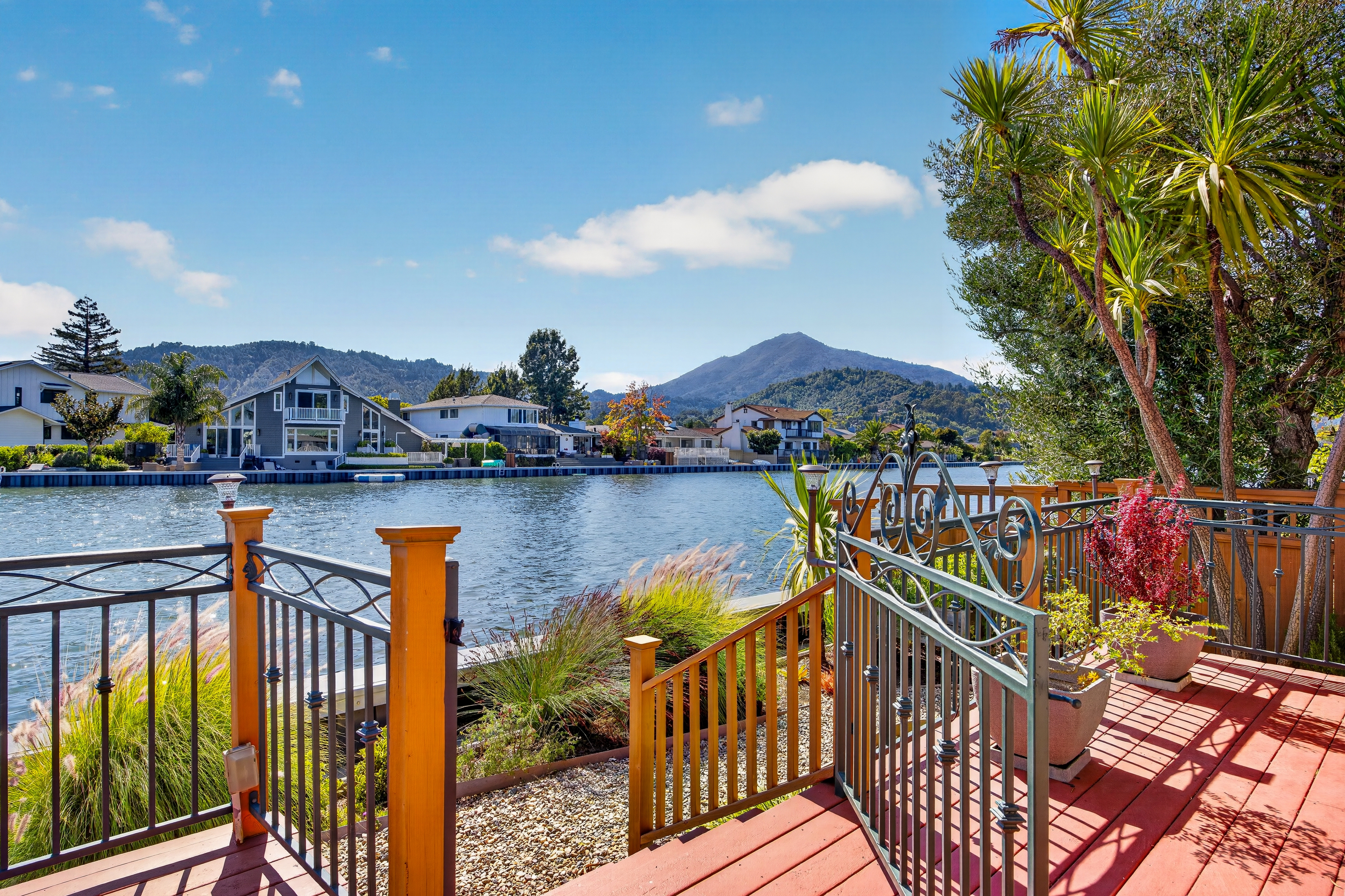  Waterfront Living on the Larkspur Lagoon - 物件實景