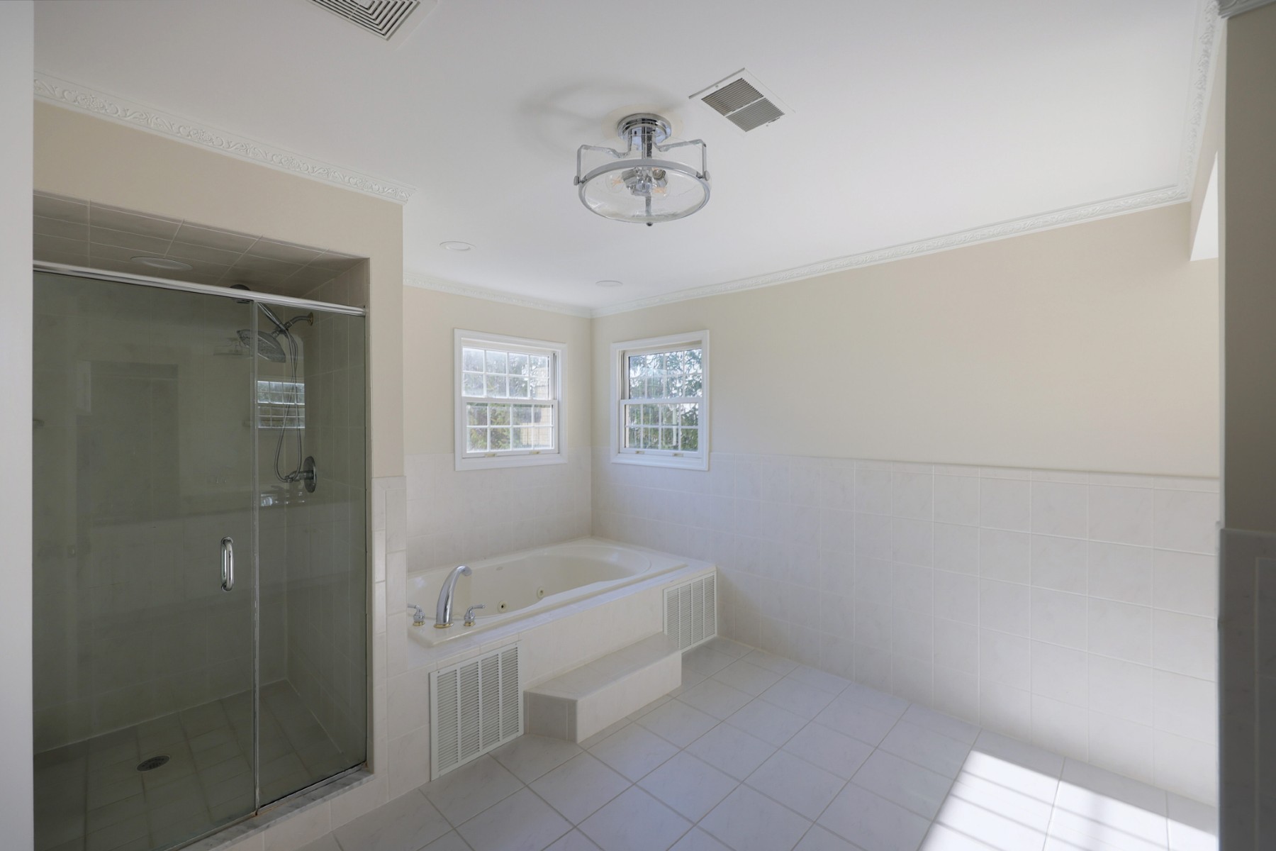  Impressive Seven Bedroom Colonial Offer Privacy and Practicality - 物件實景