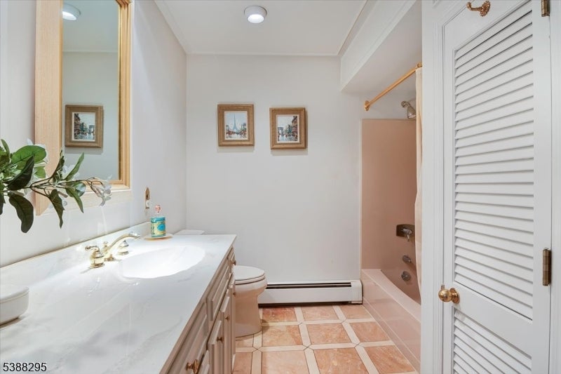 Clifton City, New Jersey, 07013, United States, 5 Bedrooms Bedrooms, ,4 BathroomsBathrooms,Residential,For Sale,1979632