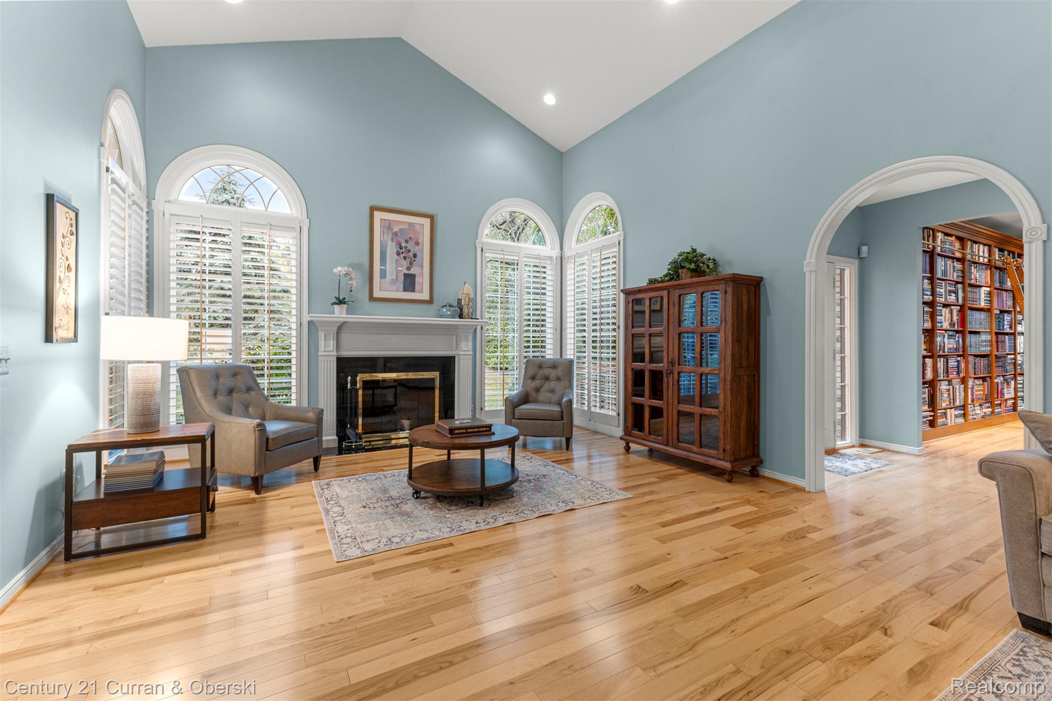 Shelby Charter Township, Michigan, 48316, United States, 2 Bedrooms Bedrooms, ,4 BathroomsBathrooms,Residential,For Sale,1977088