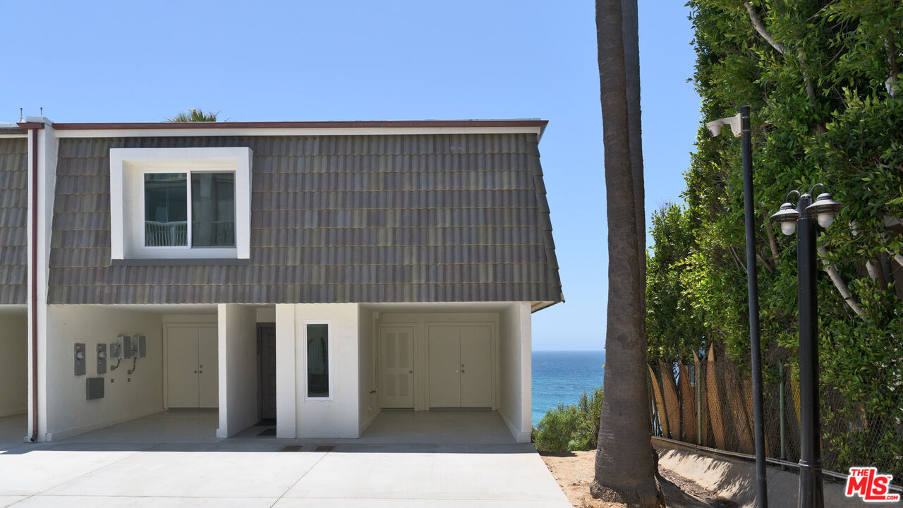 Malibu, California, 90265, United States, 2 Bedrooms Bedrooms, ,1 BathroomBathrooms,Residential,For Sale,1895662