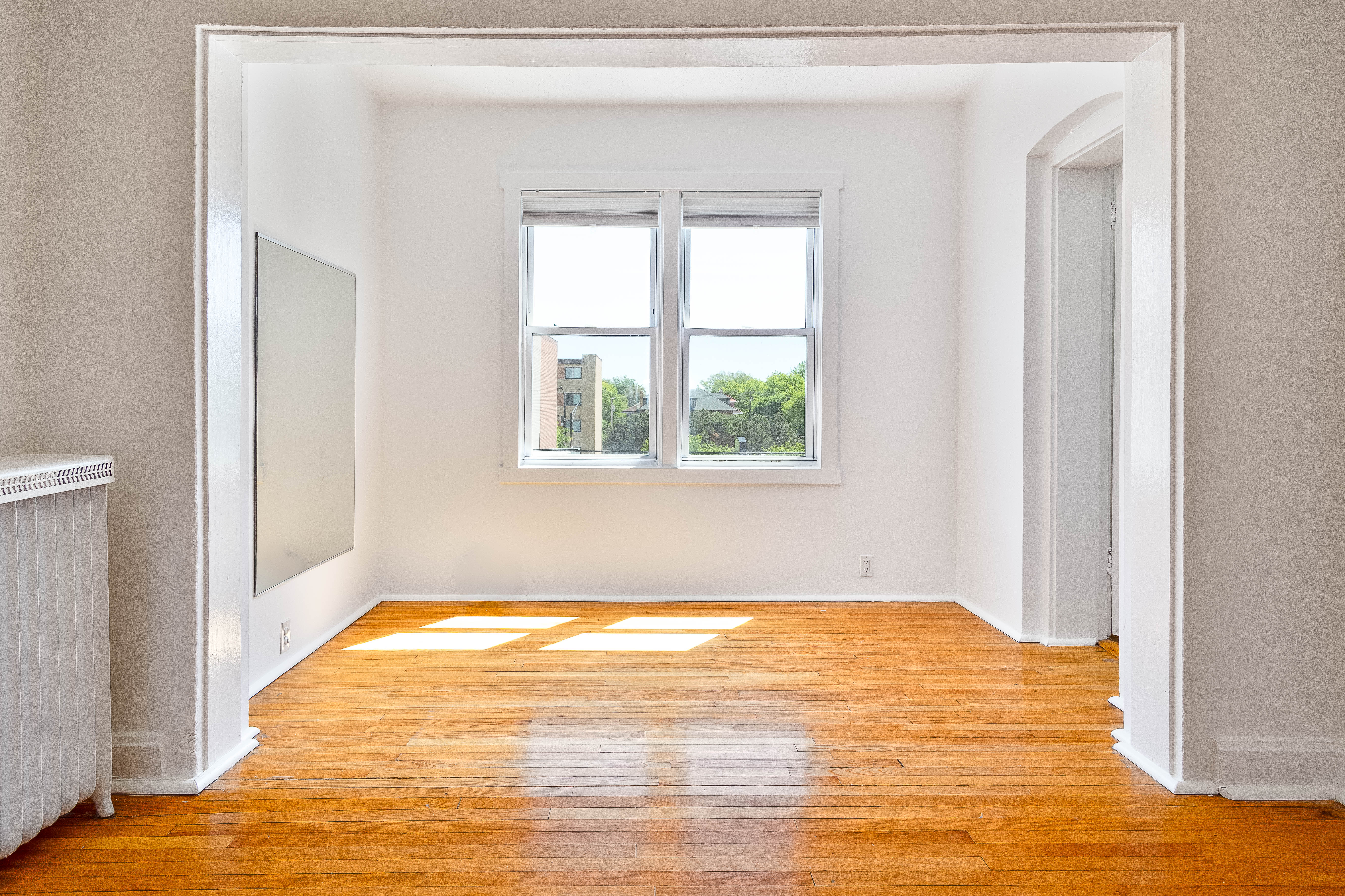  This Home Delivers Privacy, Volume, and Timeless Vintage Character - 物件實景