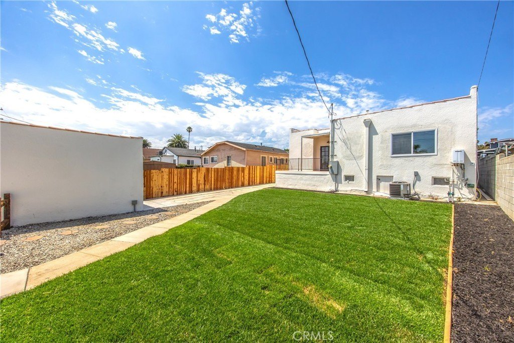 Los Angeles, California, 90043, United States, 3 Bedrooms Bedrooms, ,2 BathroomsBathrooms,Residential,For Sale,1986157