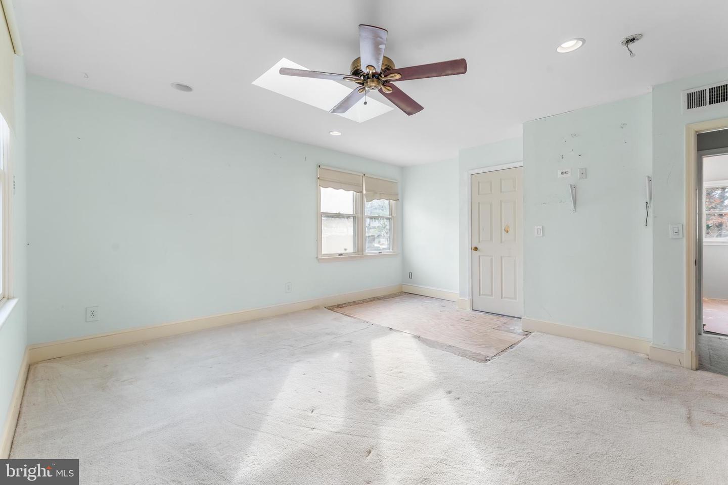 Hyattsville, Maryland, 20781, United States, 3 Bedrooms Bedrooms, ,1 BathroomBathrooms,Residential,For Sale,1998955