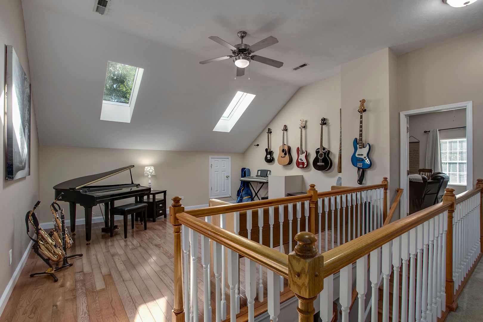 Kingston, Tennessee, 37763, United States, 5 Bedrooms Bedrooms, ,5 BathroomsBathrooms,Residential,For Sale,2011404