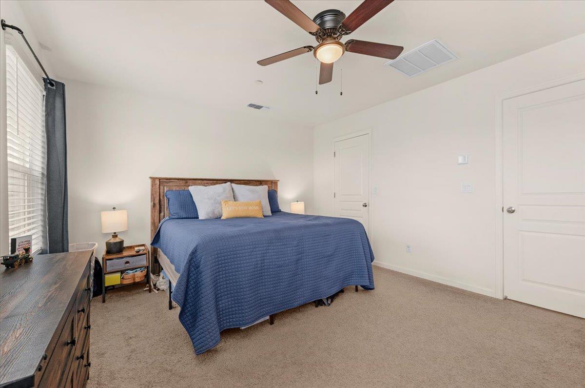 Fresno, California, 93722, United States, 5 Bedrooms Bedrooms, ,3 BathroomsBathrooms,Residential,For Sale,1982186