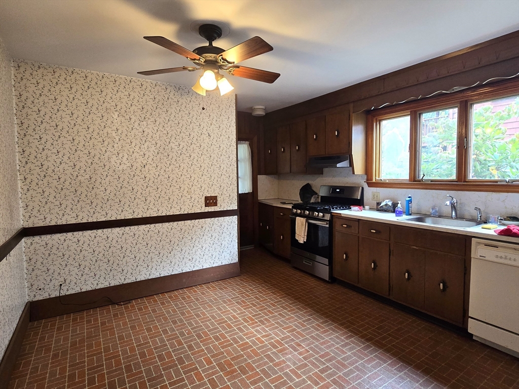 Cambridge, Massachusetts, 02138, United States, 6 Bedrooms Bedrooms, ,3 BathroomsBathrooms,Residential,For Sale,2000907