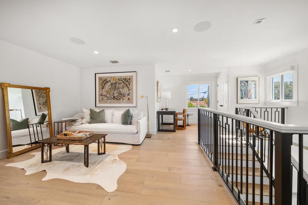 Largo, Florida, 33770, United States, 3 Bedrooms Bedrooms, ,4 BathroomsBathrooms,Residential,For Sale,1989168