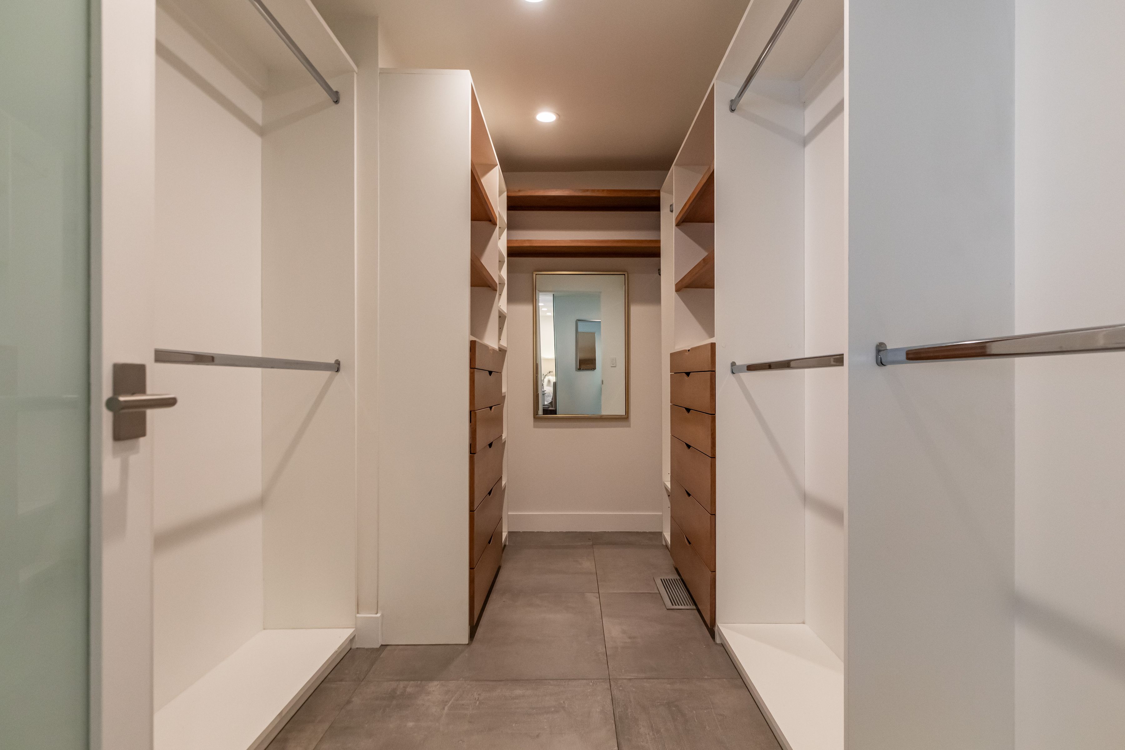  586 Lorna Lane - 物件實景