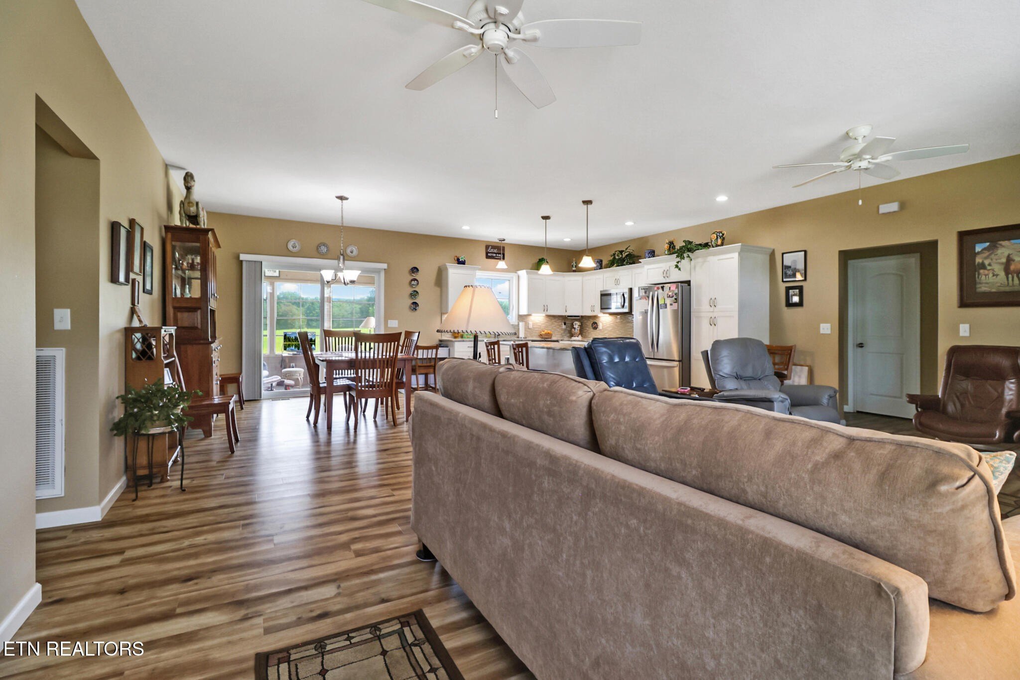 Crossville, Tennessee, 38555, United States, 3 Bedrooms Bedrooms, ,3 BathroomsBathrooms,Residential,For Sale,1921261