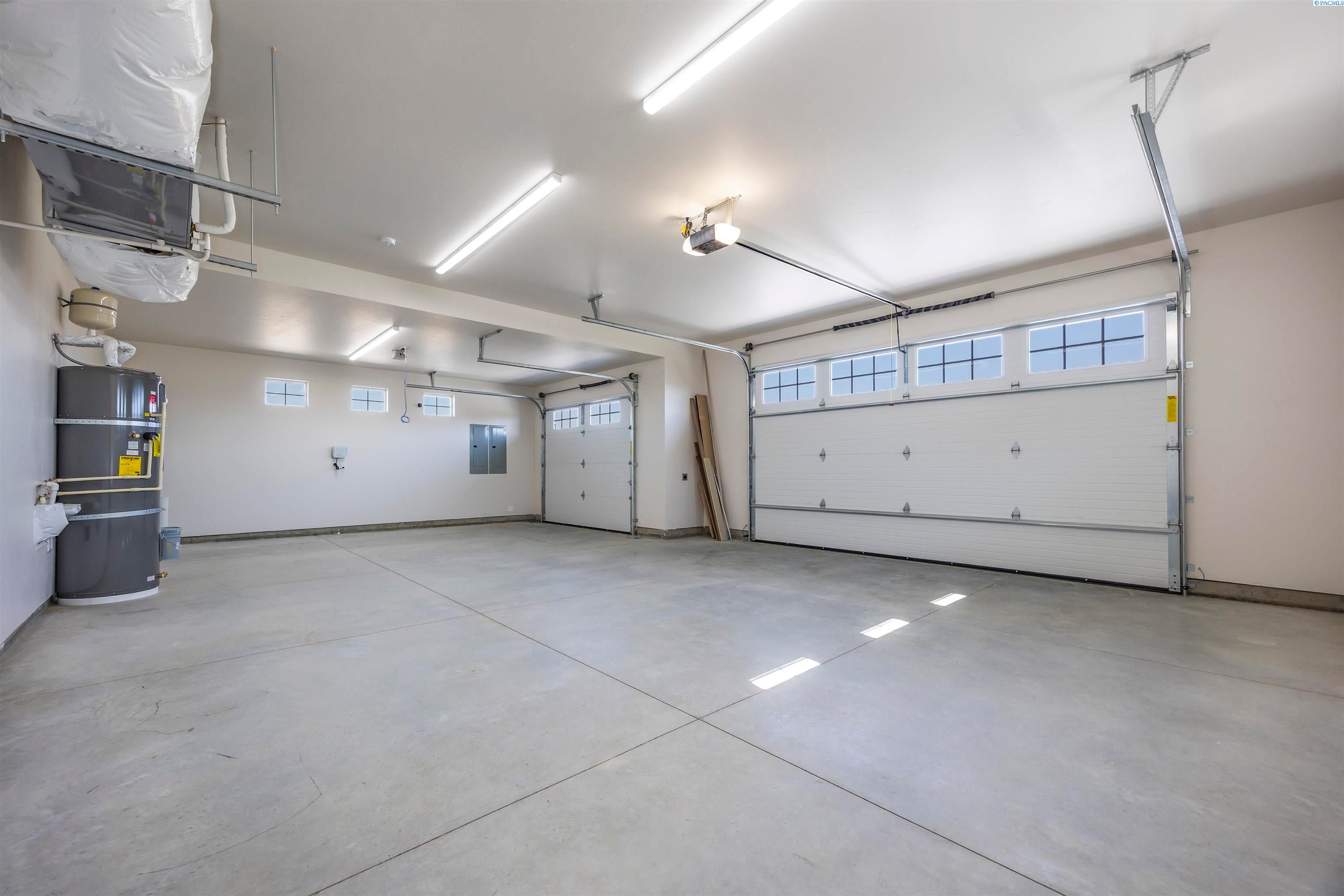 Kennewick, Washington, 99338, United States, 4 Bedrooms Bedrooms, ,3 BathroomsBathrooms,Residential,For Sale,2002511