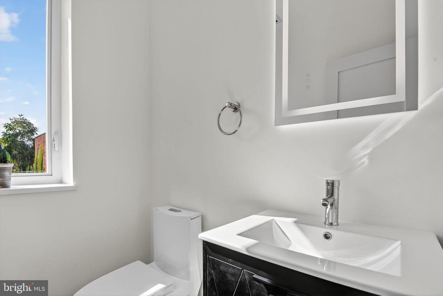 Washington, District of Columbia, 20010, United States, 3 Bedrooms Bedrooms, ,3 BathroomsBathrooms,Residential,For Sale,1938669