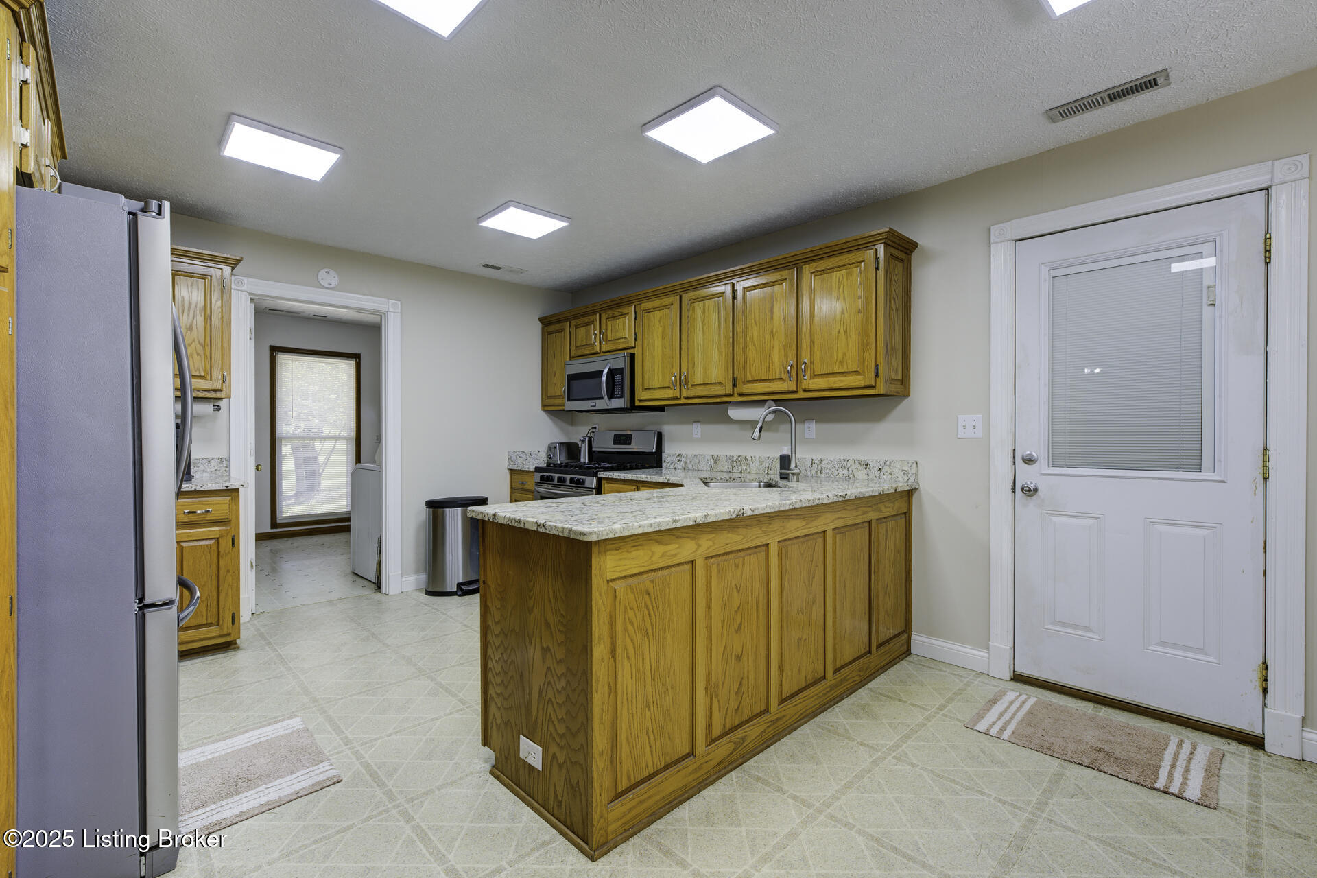 Bloomfield, Kentucky, 40008, United States, 3 Bedrooms Bedrooms, ,3 BathroomsBathrooms,Residential,For Sale,2000551