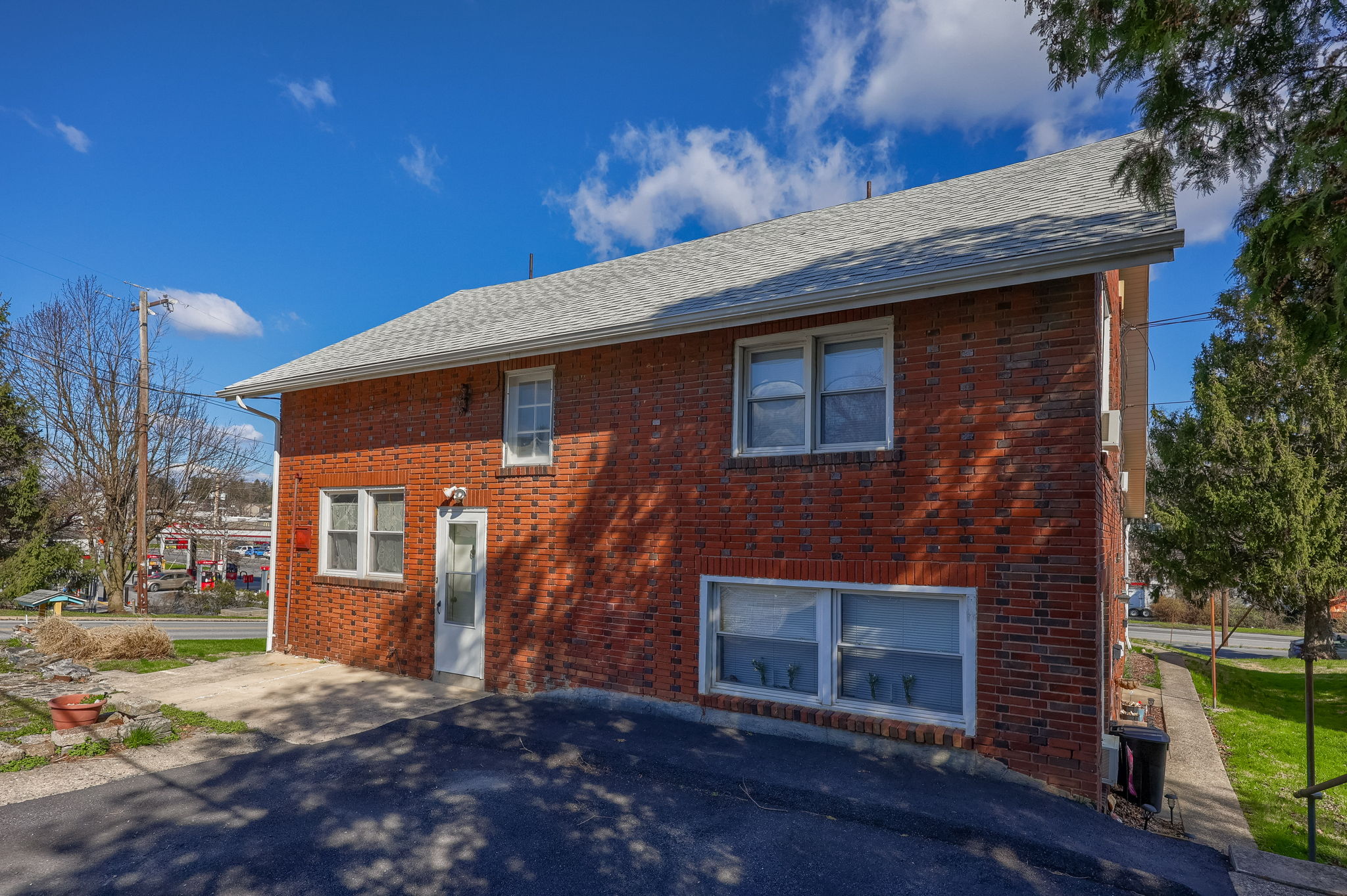  1694,1696,1698 Columbia Ave - 物件實景