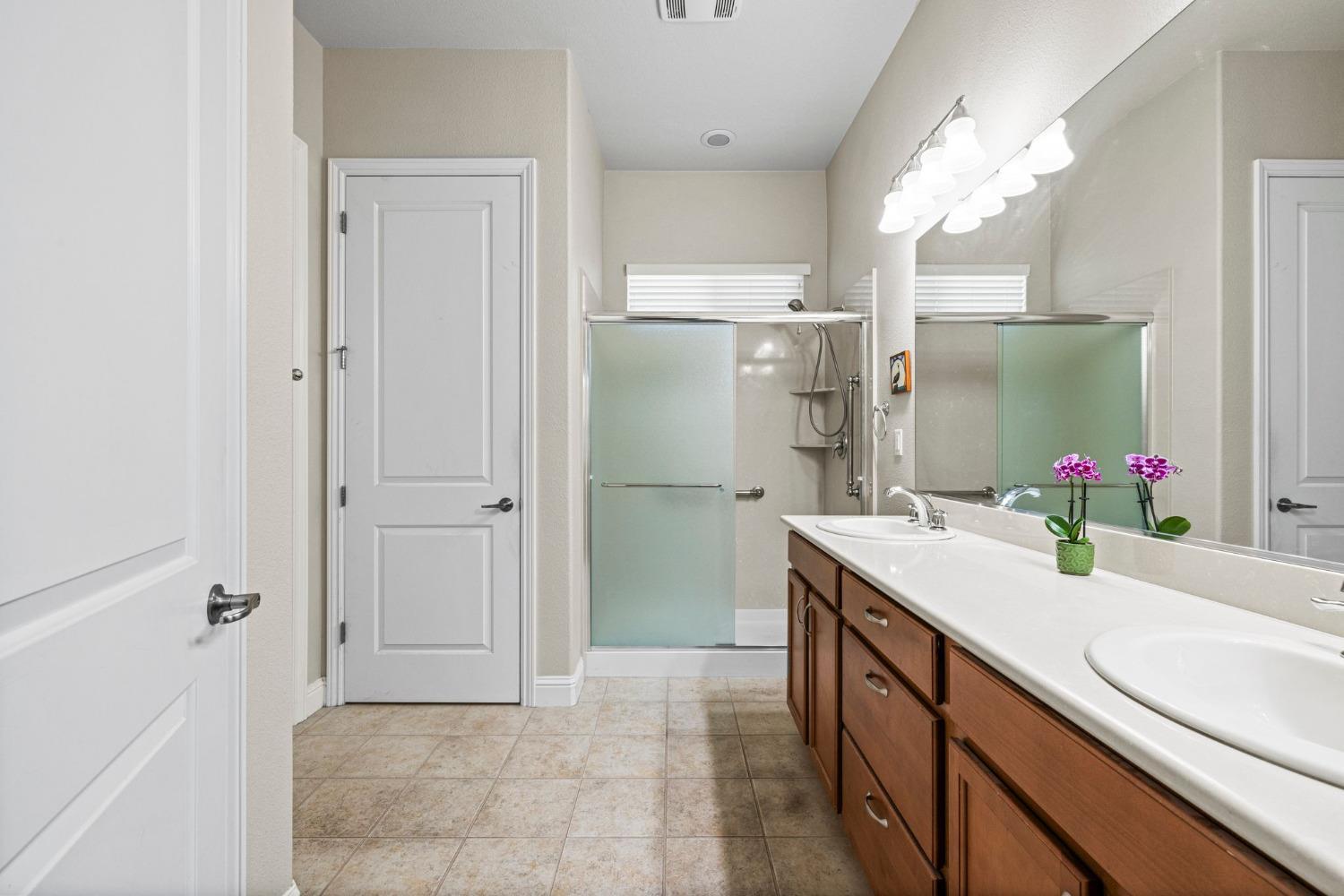 Roseville, California, 95747, United States, 3 Bedrooms Bedrooms, ,2 BathroomsBathrooms,Residential,For Sale,1924391
