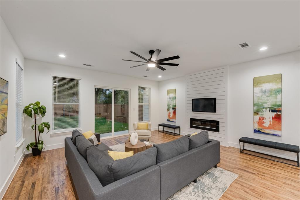 Dallas, Texas, 75208, United States, 3 Bedrooms Bedrooms, ,3 BathroomsBathrooms,Residential,For Sale,1977662