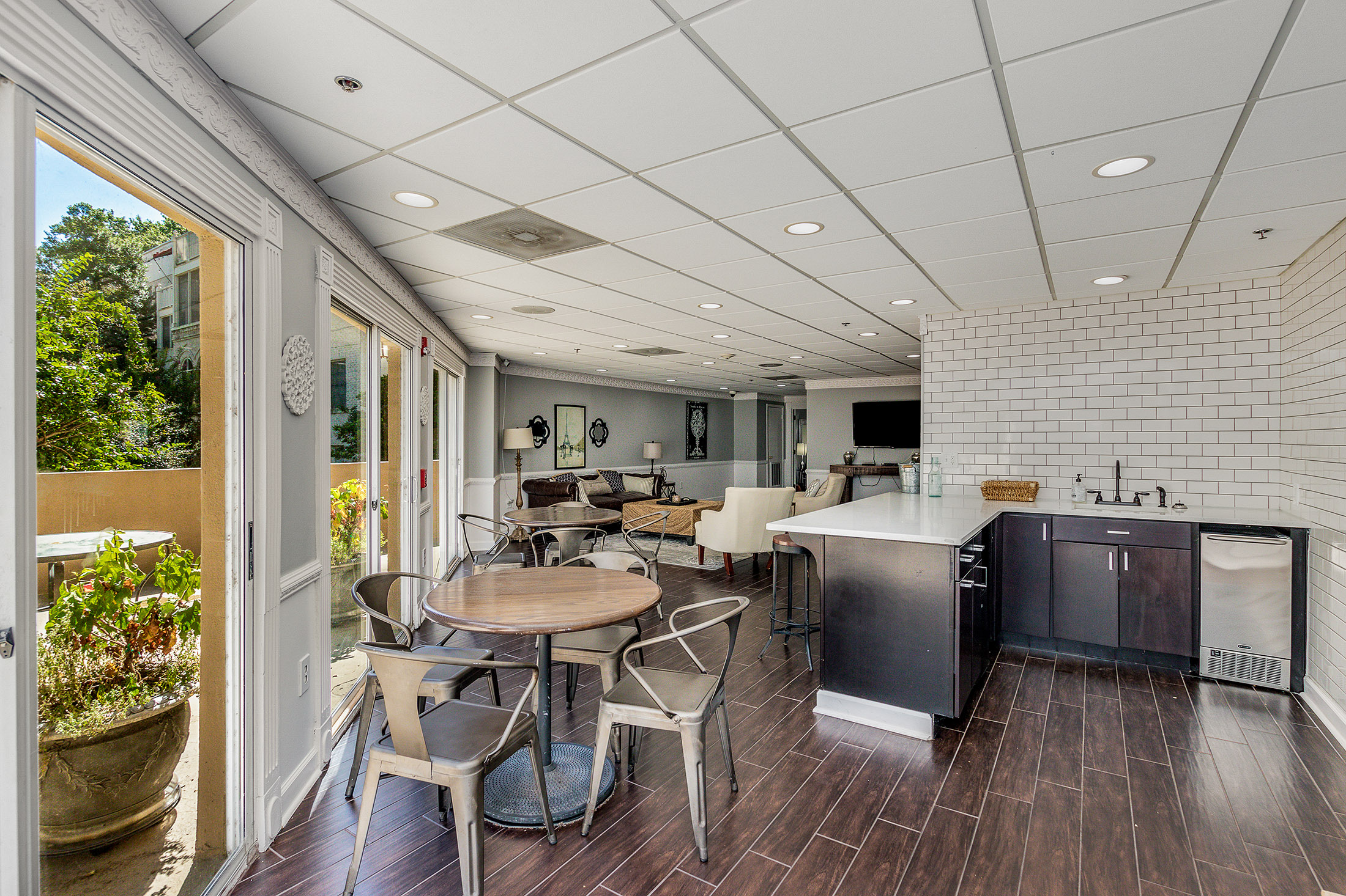  Stunning Designer-renovated Condo Minutes from Atlanta