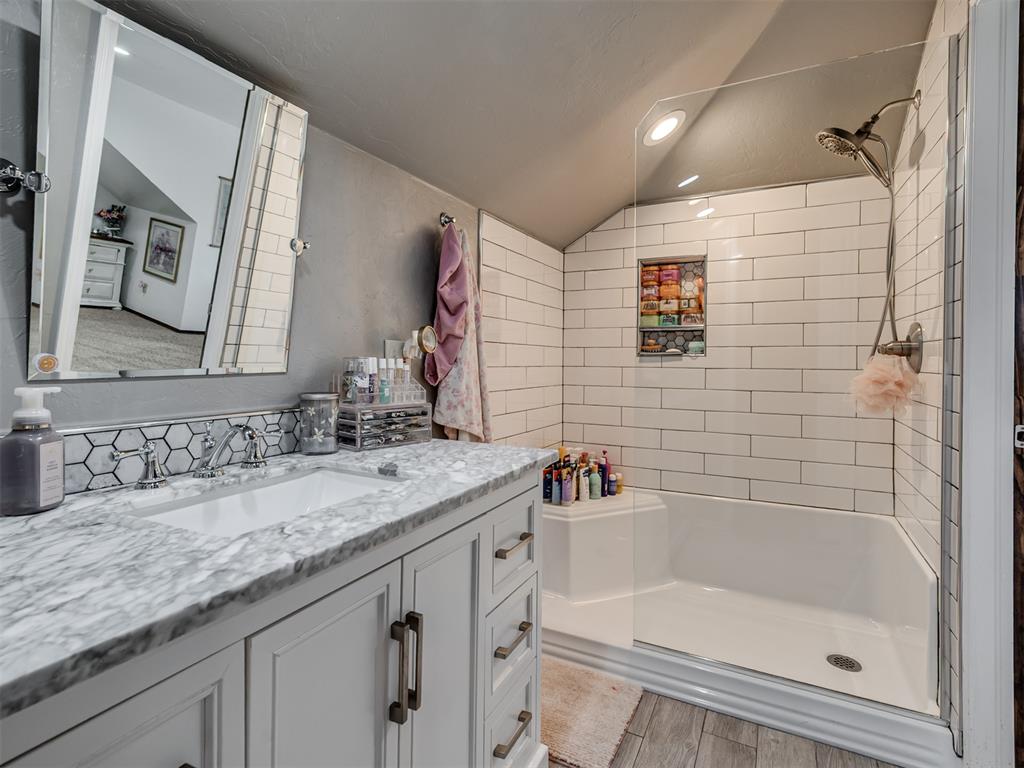 Jones, Oklahoma, 73049, United States, 4 Bedrooms Bedrooms, ,5 BathroomsBathrooms,Residential,For Sale,1987099