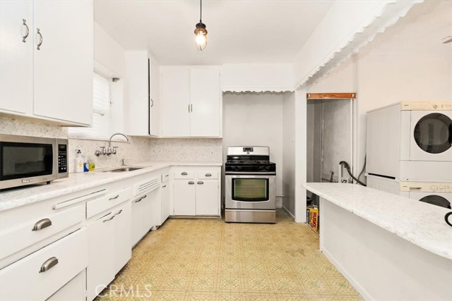 Van Nuys, California, 91401, United States, 3 Bedrooms Bedrooms, ,1 BathroomBathrooms,Residential,For Sale,2005307