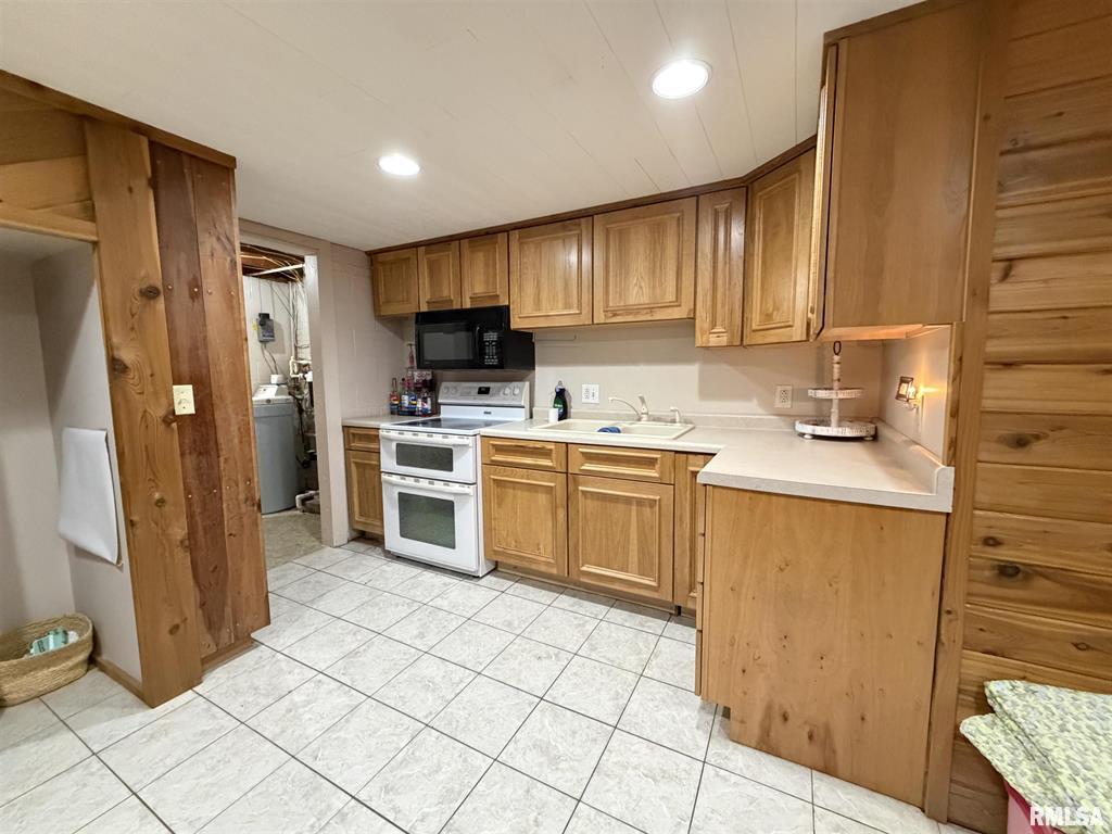 Abingdon, Illinois, 61410, United States, 3 Bedrooms Bedrooms, ,2 BathroomsBathrooms,Residential,For Sale,1976226