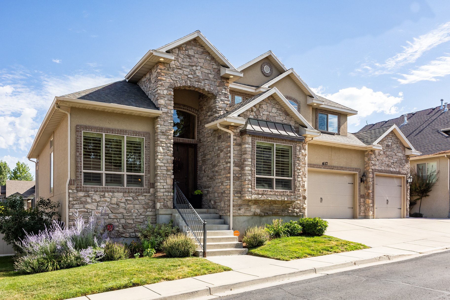  Beautifully Designed Home with a Main-Level Primary & Inviting Outdoor Spaces - 物件實景